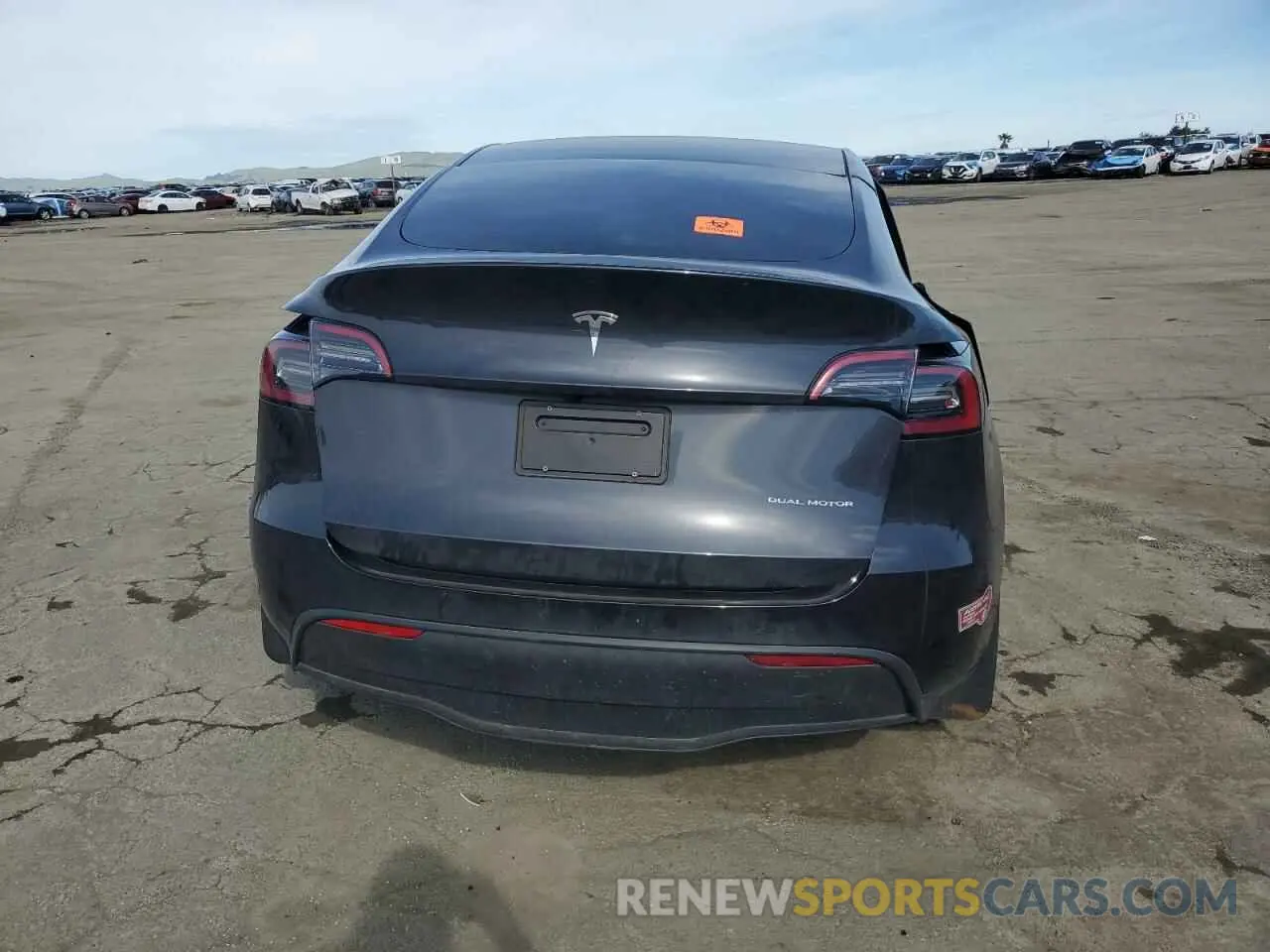 6 Photograph of a damaged car 7SAYGDEEXRF014130 TESLA MODEL Y 2024