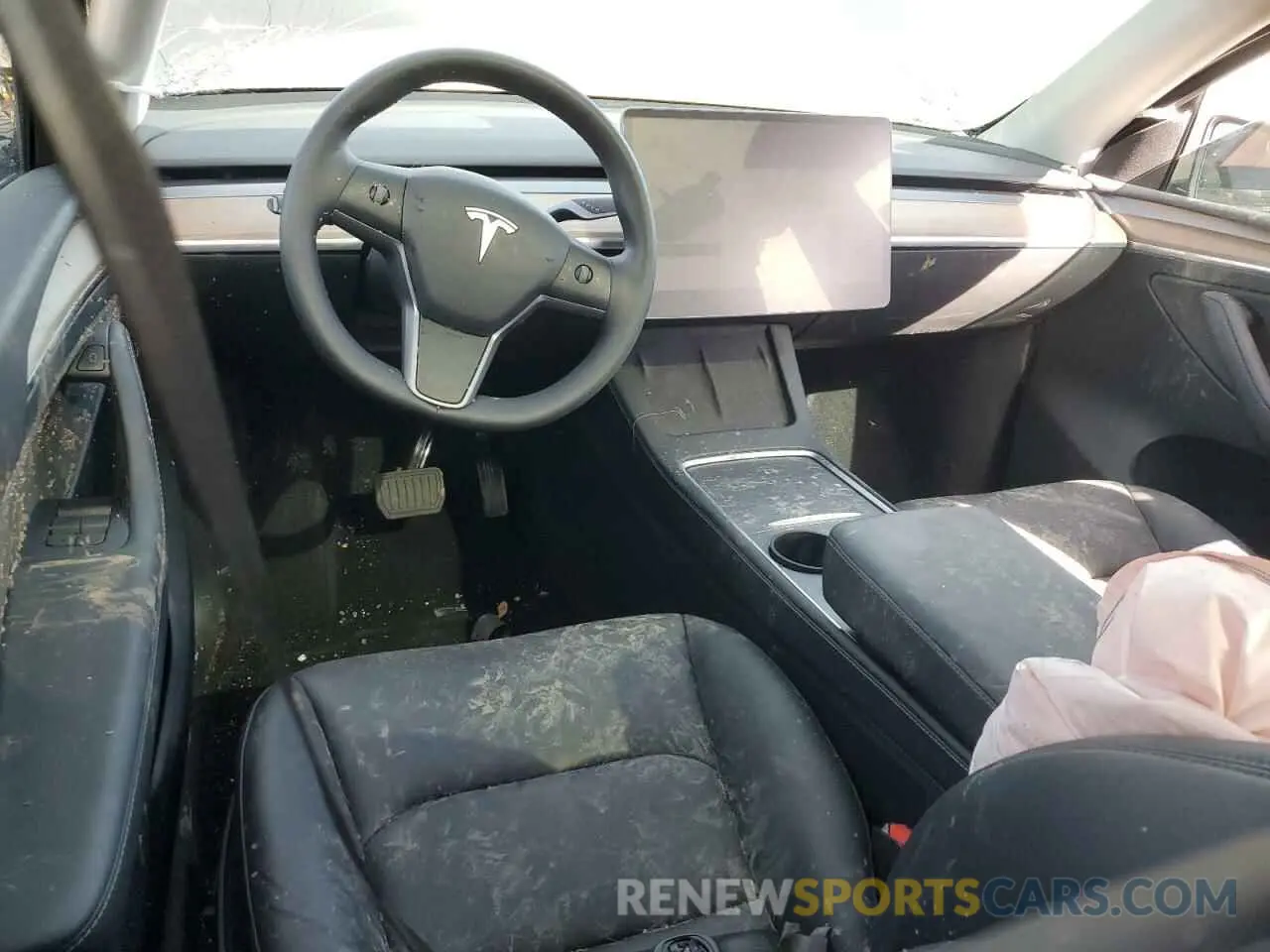 8 Photograph of a damaged car 7SAYGDEEXRF014130 TESLA MODEL Y 2024