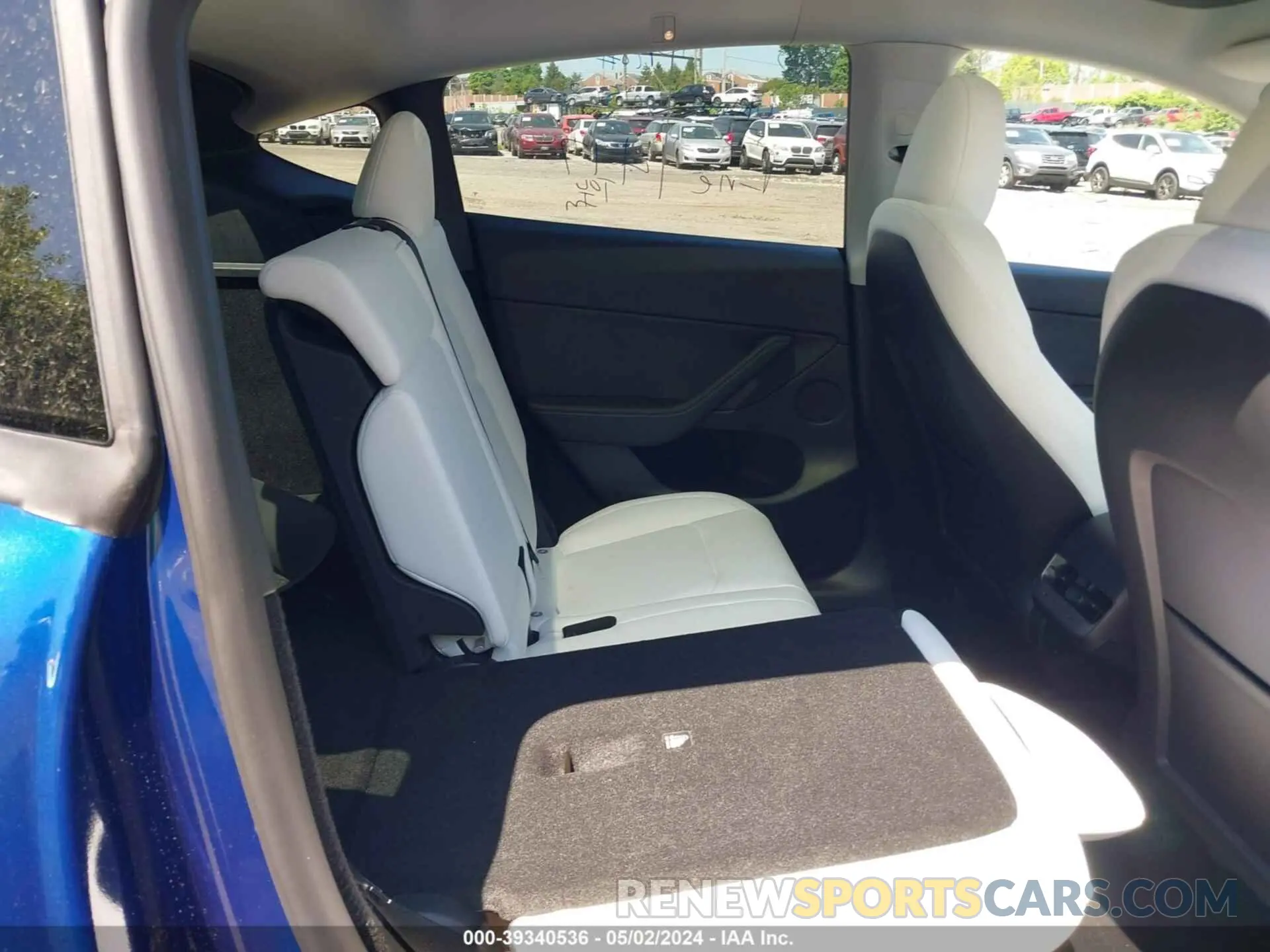 8 Photograph of a damaged car 7SAYGDEEXRF036872 TESLA MODEL Y 2024