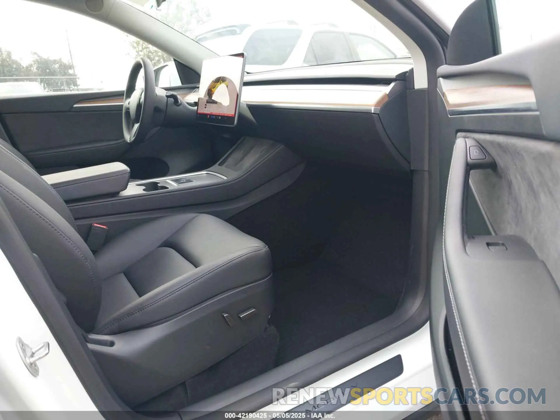 5 Photograph of a damaged car 7SAYGDEEXRF059620 TESLA MODEL Y 2024