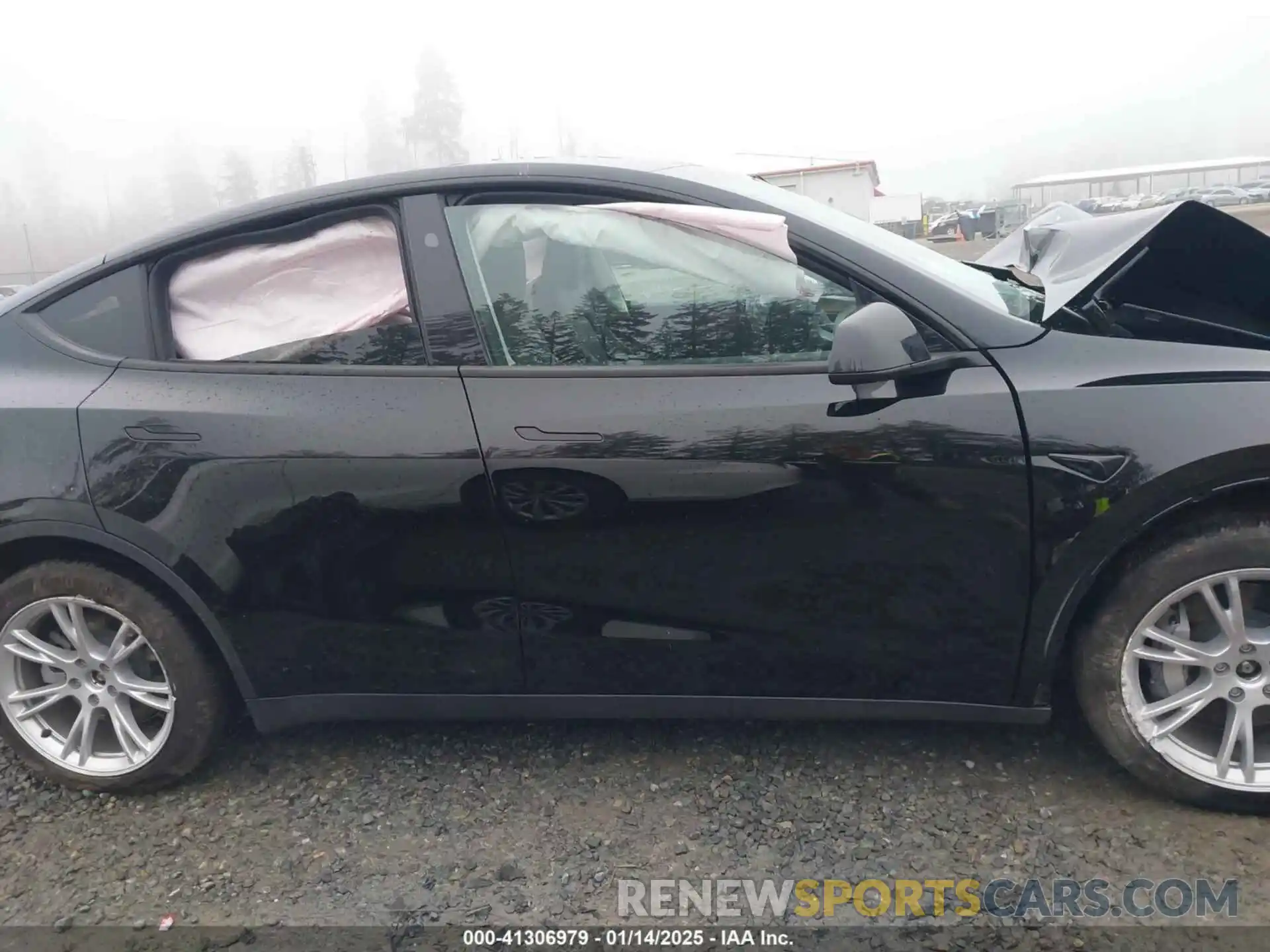 13 Photograph of a damaged car 7SAYGDEEXRF079446 TESLA MODEL Y 2024