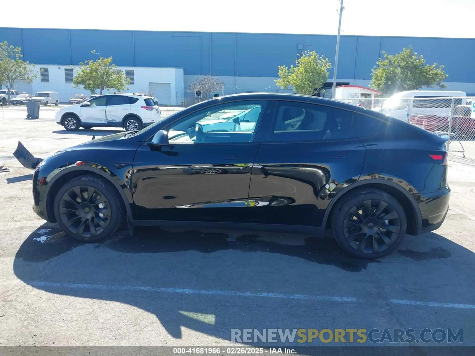 15 Photograph of a damaged car 7SAYGDEEXRF086655 TESLA MODEL Y 2024