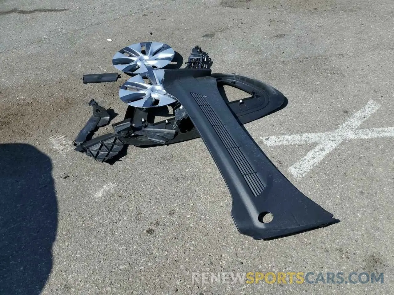 13 Photograph of a damaged car 7SAYGDEEXRF090916 TESLA MODEL Y 2024