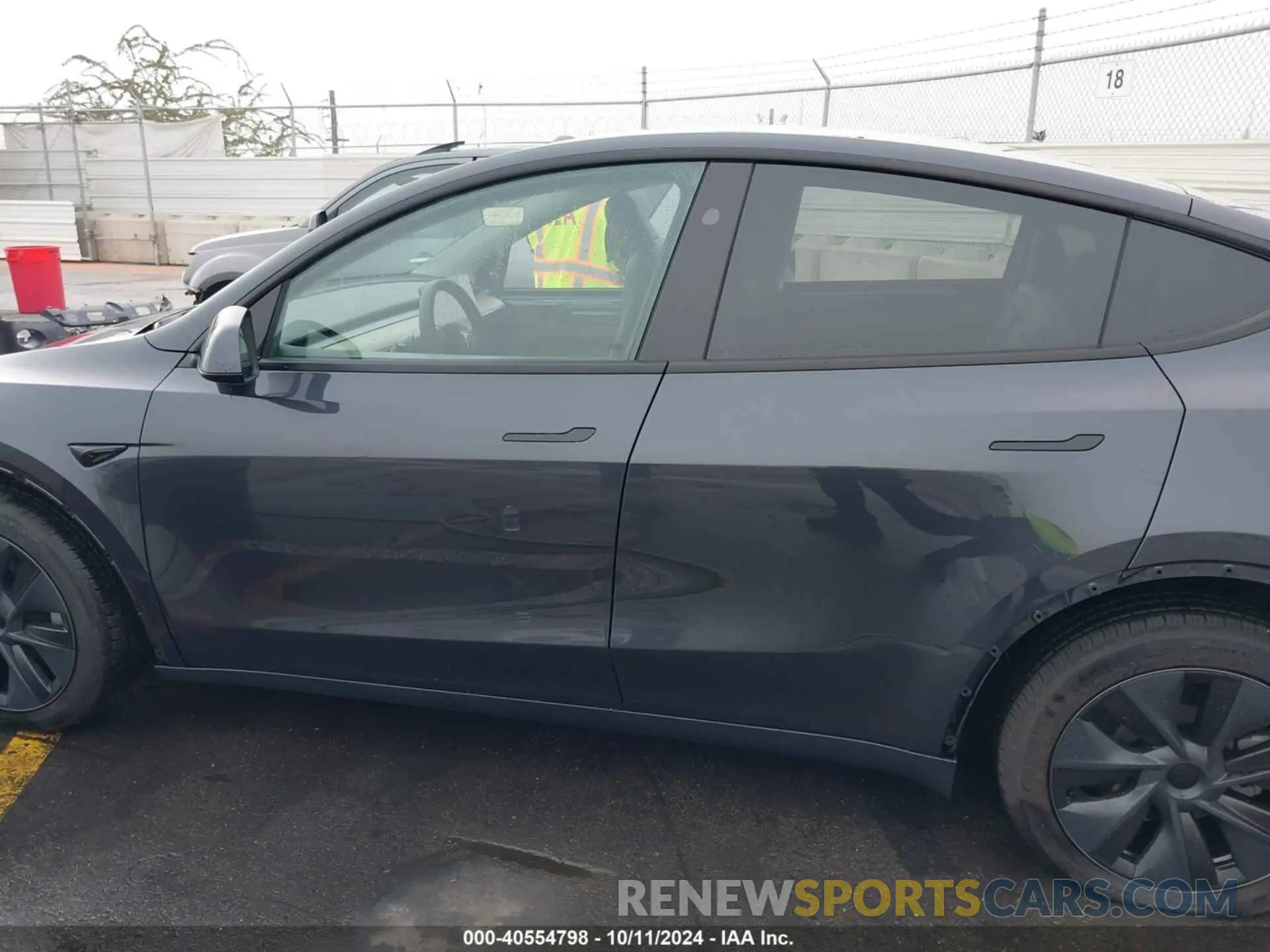 15 Photograph of a damaged car 7SAYGDEEXRF180731 TESLA MODEL Y 2024