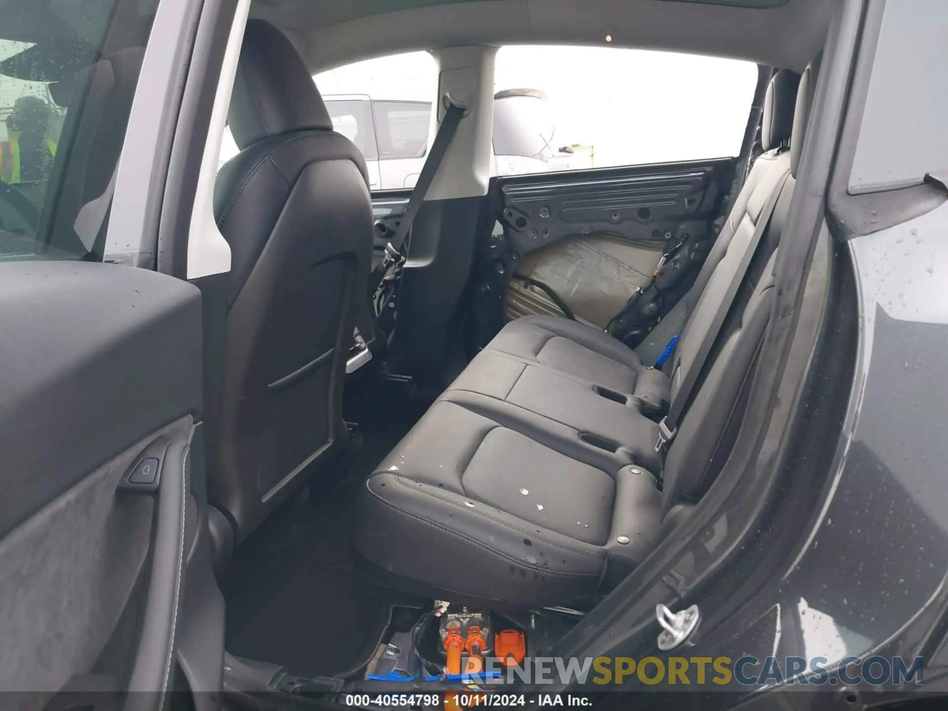 8 Photograph of a damaged car 7SAYGDEEXRF180731 TESLA MODEL Y 2024