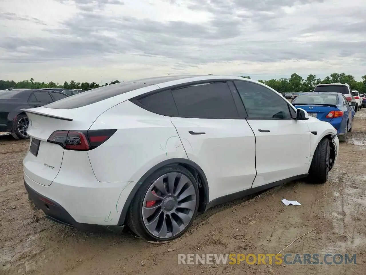3 Photograph of a damaged car 7SAYGDEF0RA266605 TESLA MODEL Y 2024