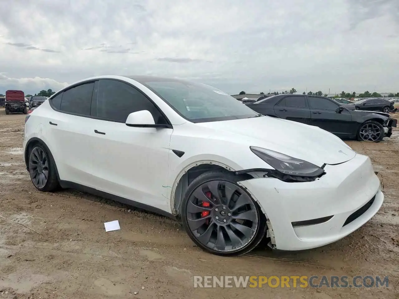 4 Photograph of a damaged car 7SAYGDEF0RA266605 TESLA MODEL Y 2024