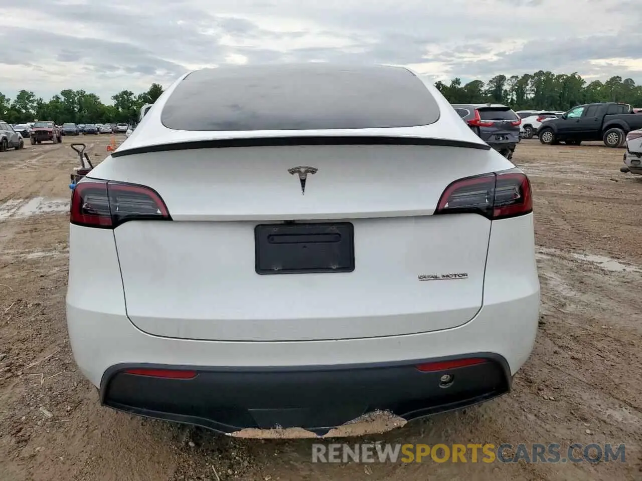 6 Photograph of a damaged car 7SAYGDEF0RA266605 TESLA MODEL Y 2024