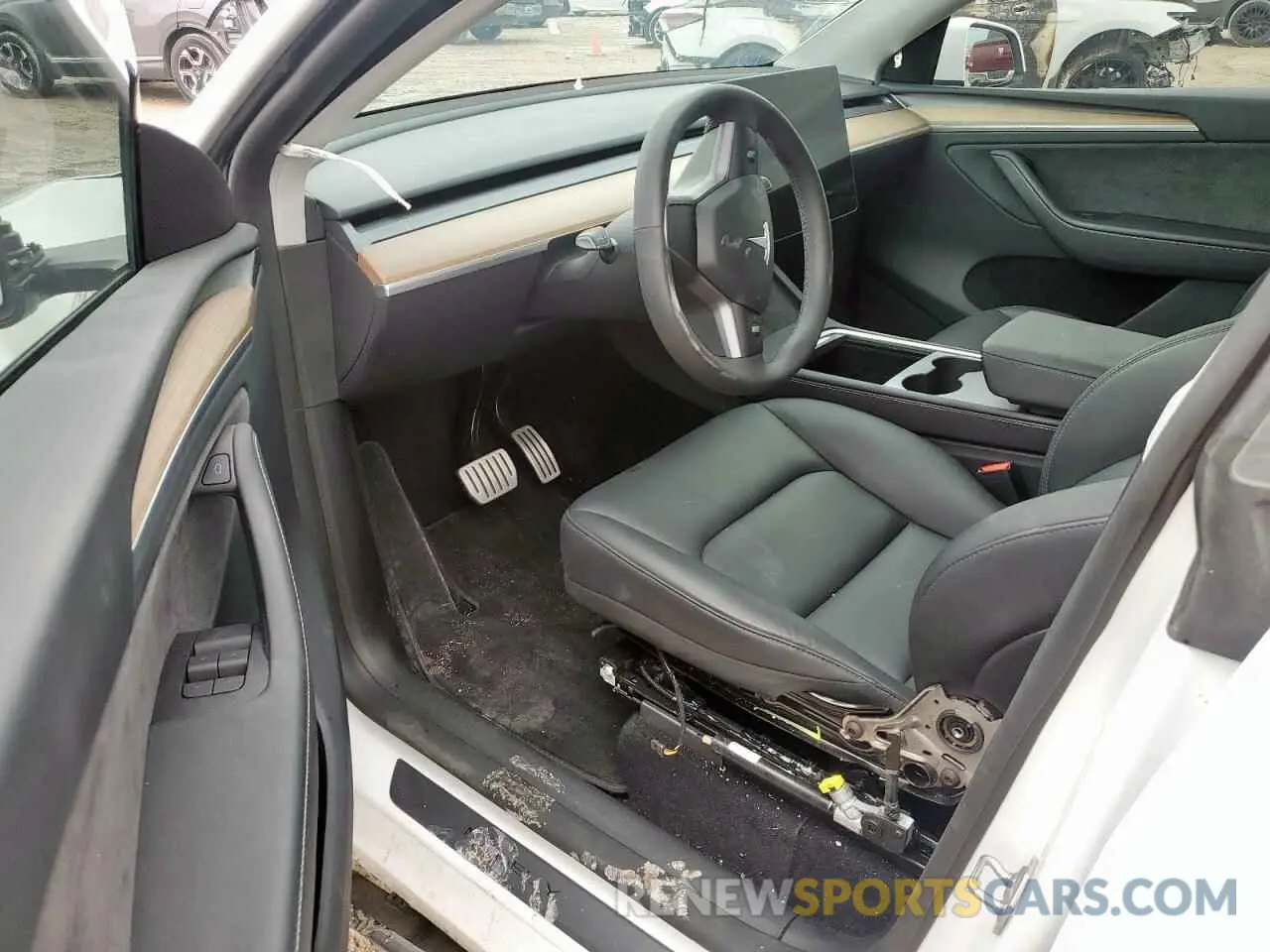 8 Photograph of a damaged car 7SAYGDEF0RA266605 TESLA MODEL Y 2024