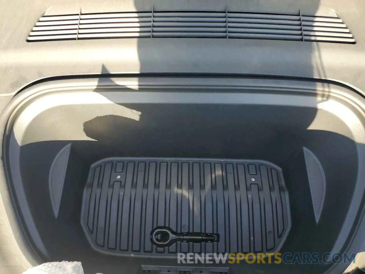 12 Photograph of a damaged car 7SAYGDEF0RA292511 TESLA MODEL Y 2024
