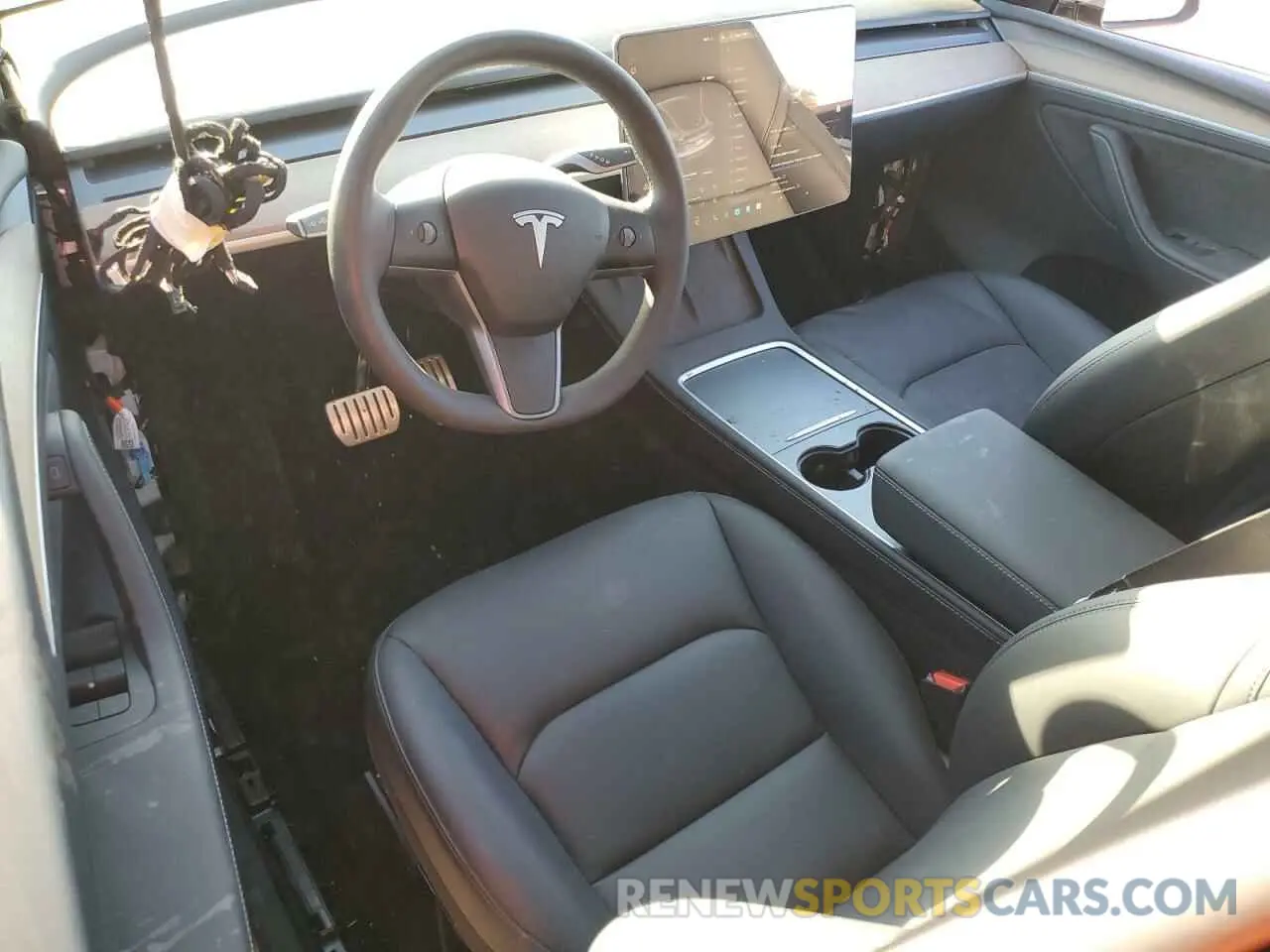 8 Photograph of a damaged car 7SAYGDEF0RA292511 TESLA MODEL Y 2024