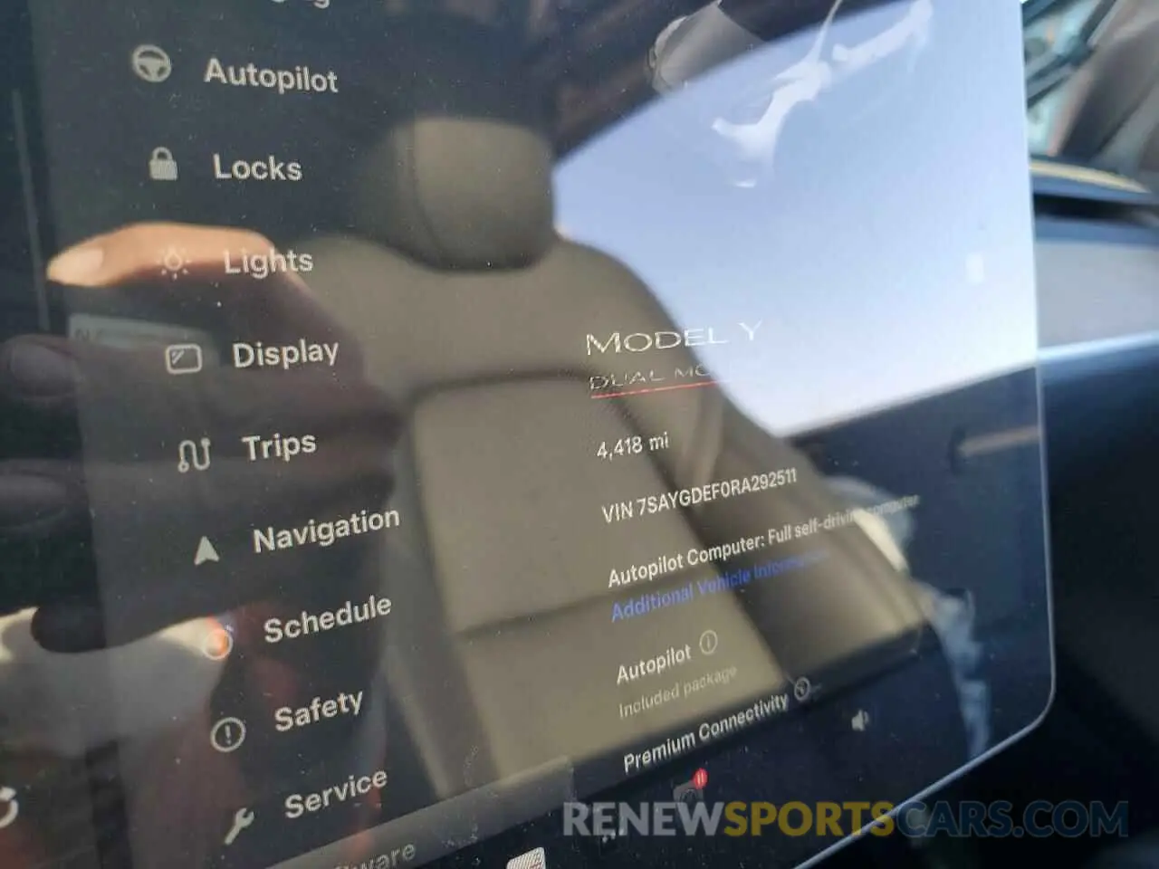 9 Photograph of a damaged car 7SAYGDEF0RA292511 TESLA MODEL Y 2024