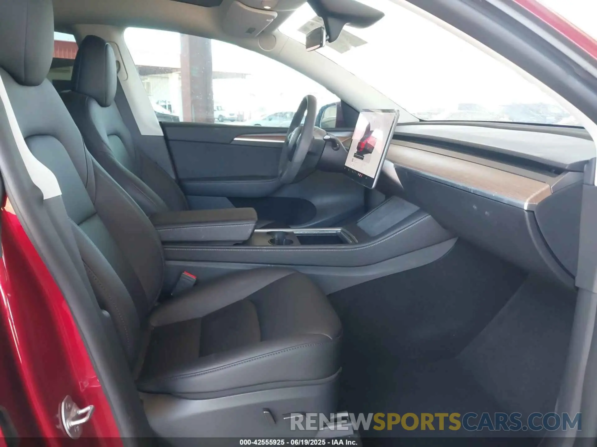 5 Photograph of a damaged car 7SAYGDEF0RF048313 TESLA MODEL Y 2024