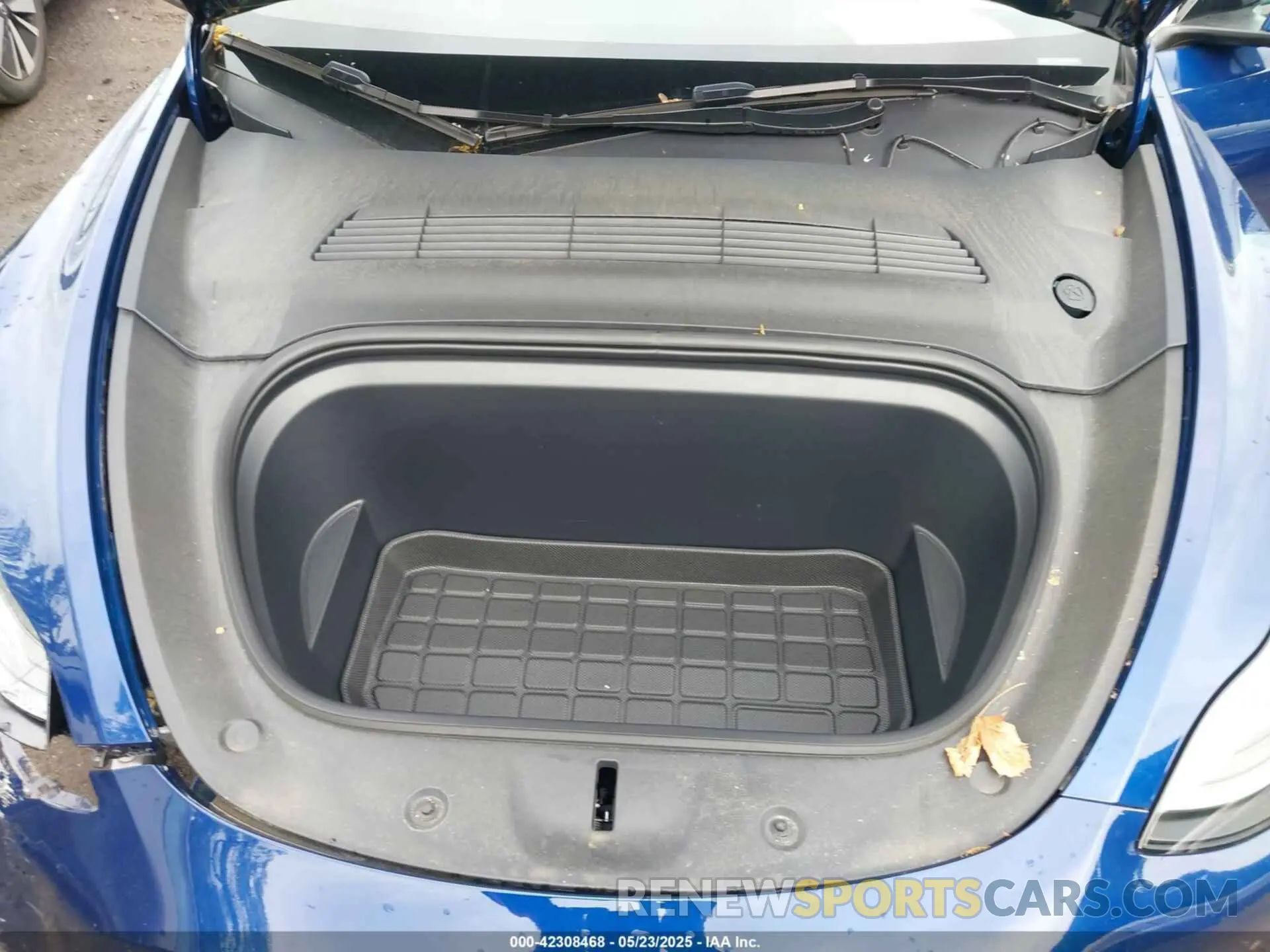 10 Photograph of a damaged car 7SAYGDEF1RA265382 TESLA MODEL Y 2024