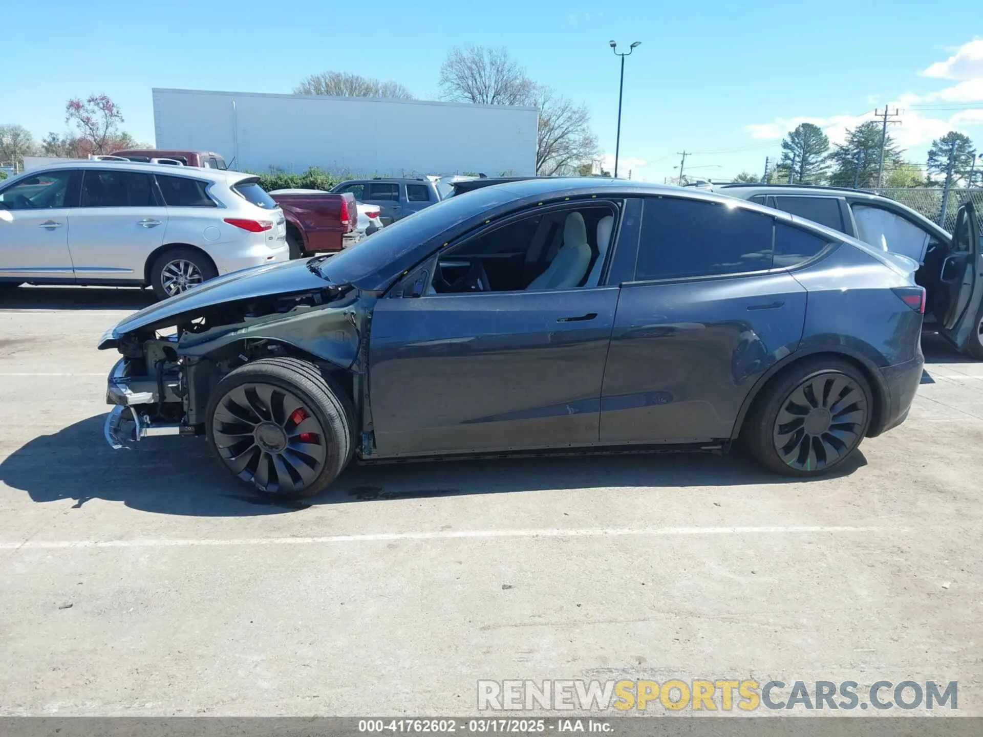 15 Photograph of a damaged car 7SAYGDEF1RA329825 TESLA MODEL Y 2024