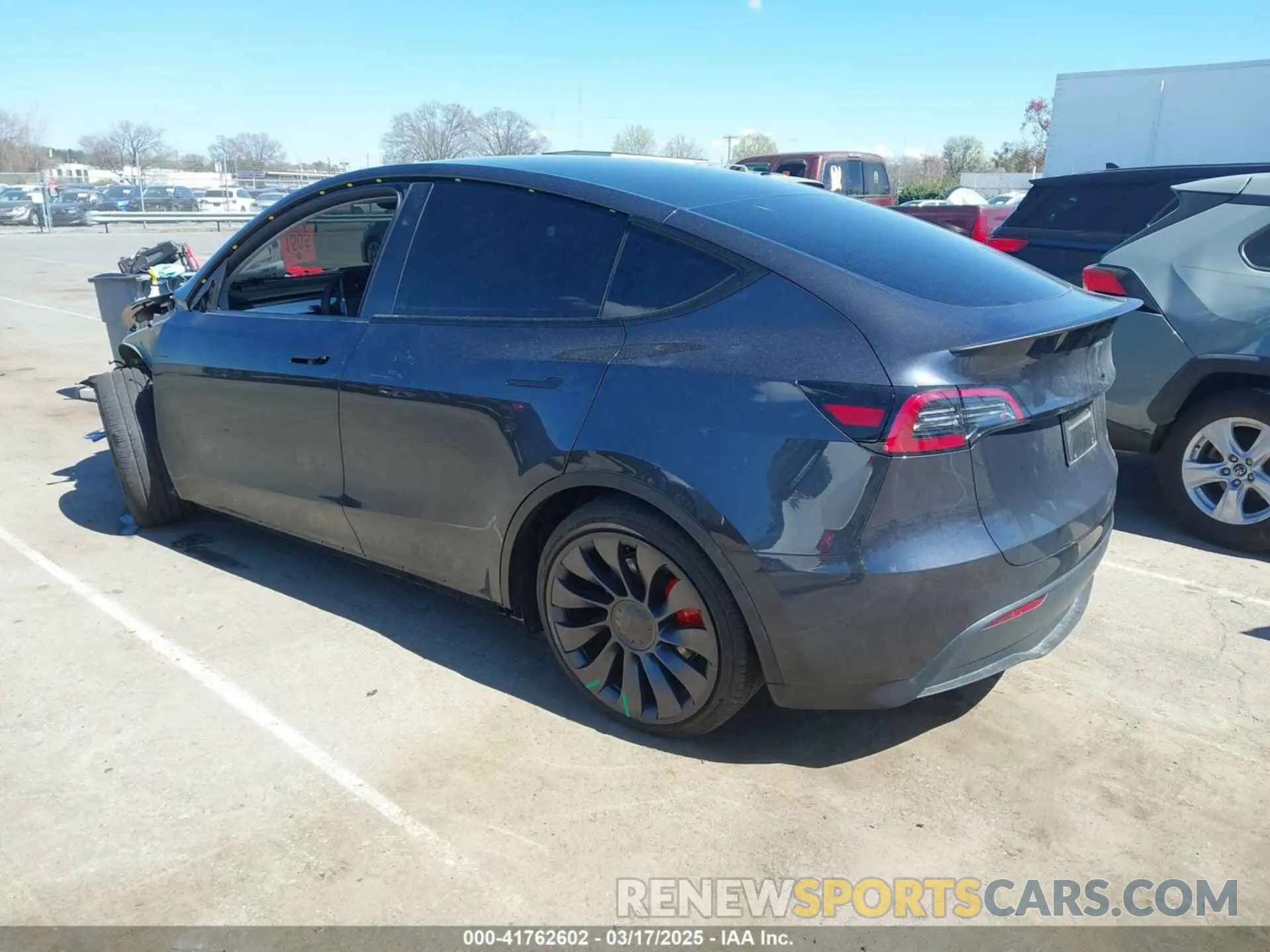 3 Photograph of a damaged car 7SAYGDEF1RA329825 TESLA MODEL Y 2024