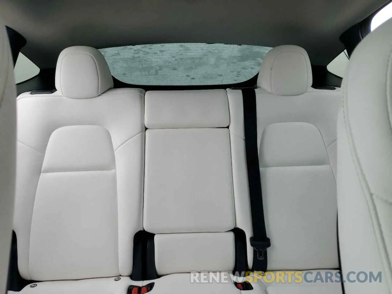 10 Photograph of a damaged car 7SAYGDEF1RF028278 TESLA MODEL Y 2024