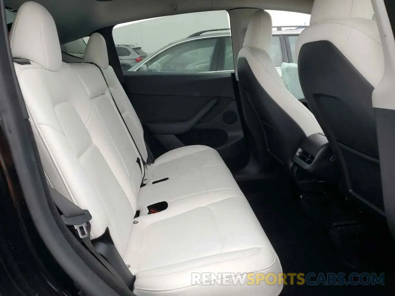 11 Photograph of a damaged car 7SAYGDEF1RF028278 TESLA MODEL Y 2024