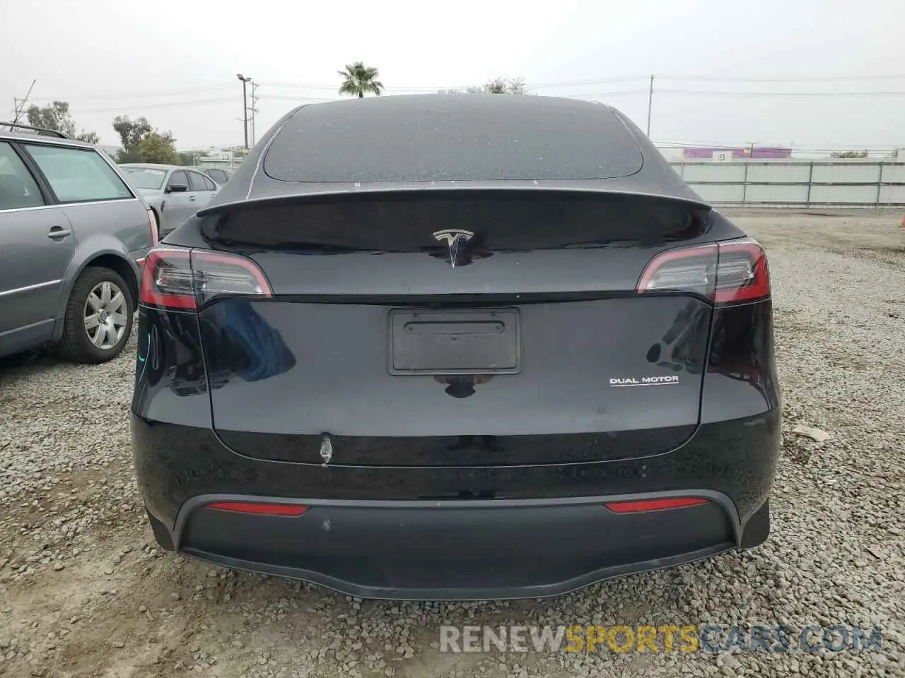 6 Photograph of a damaged car 7SAYGDEF1RF028278 TESLA MODEL Y 2024