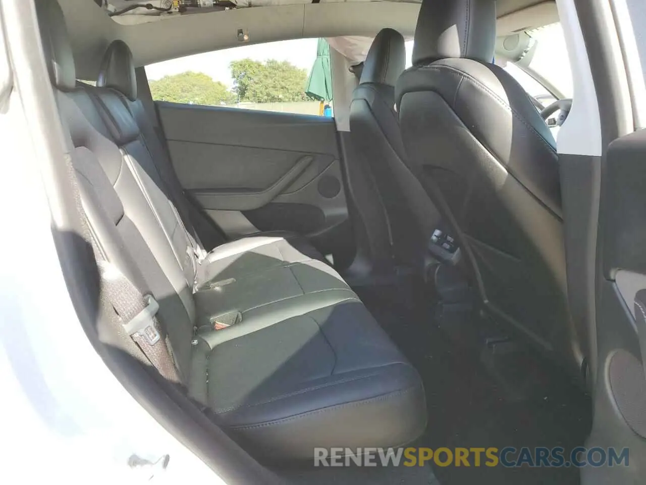10 Photograph of a damaged car 7SAYGDEF1RF053746 TESLA MODEL Y 2024