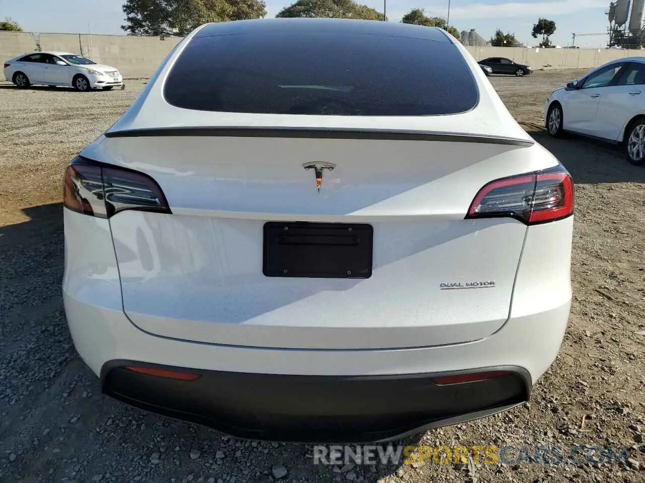 6 Photograph of a damaged car 7SAYGDEF1RF053746 TESLA MODEL Y 2024