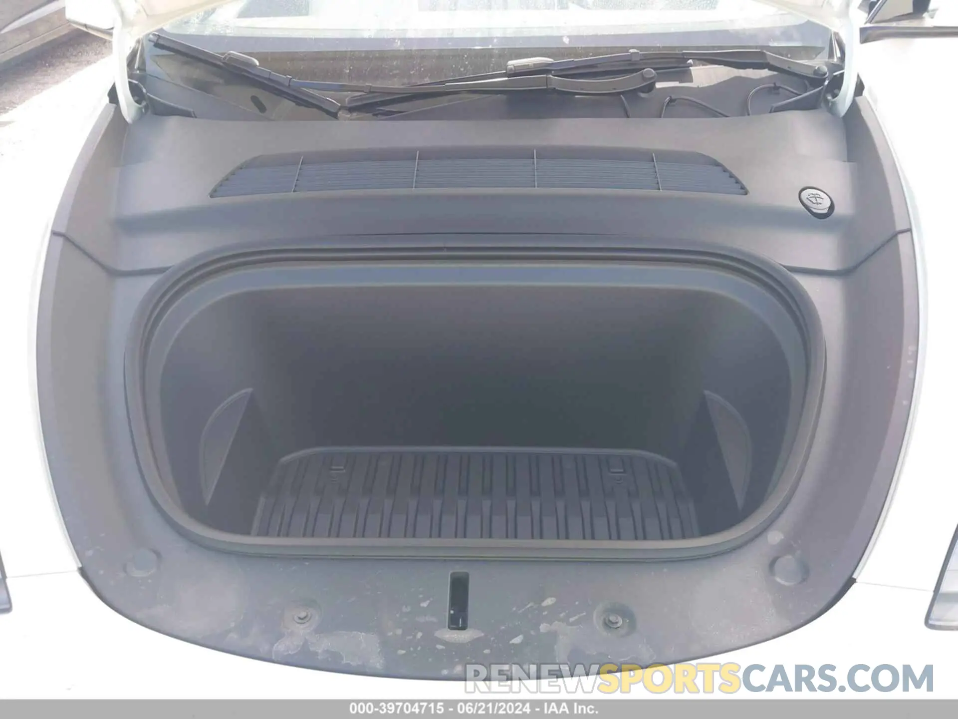10 Photograph of a damaged car 7SAYGDEF2RA268971 TESLA MODEL Y 2024