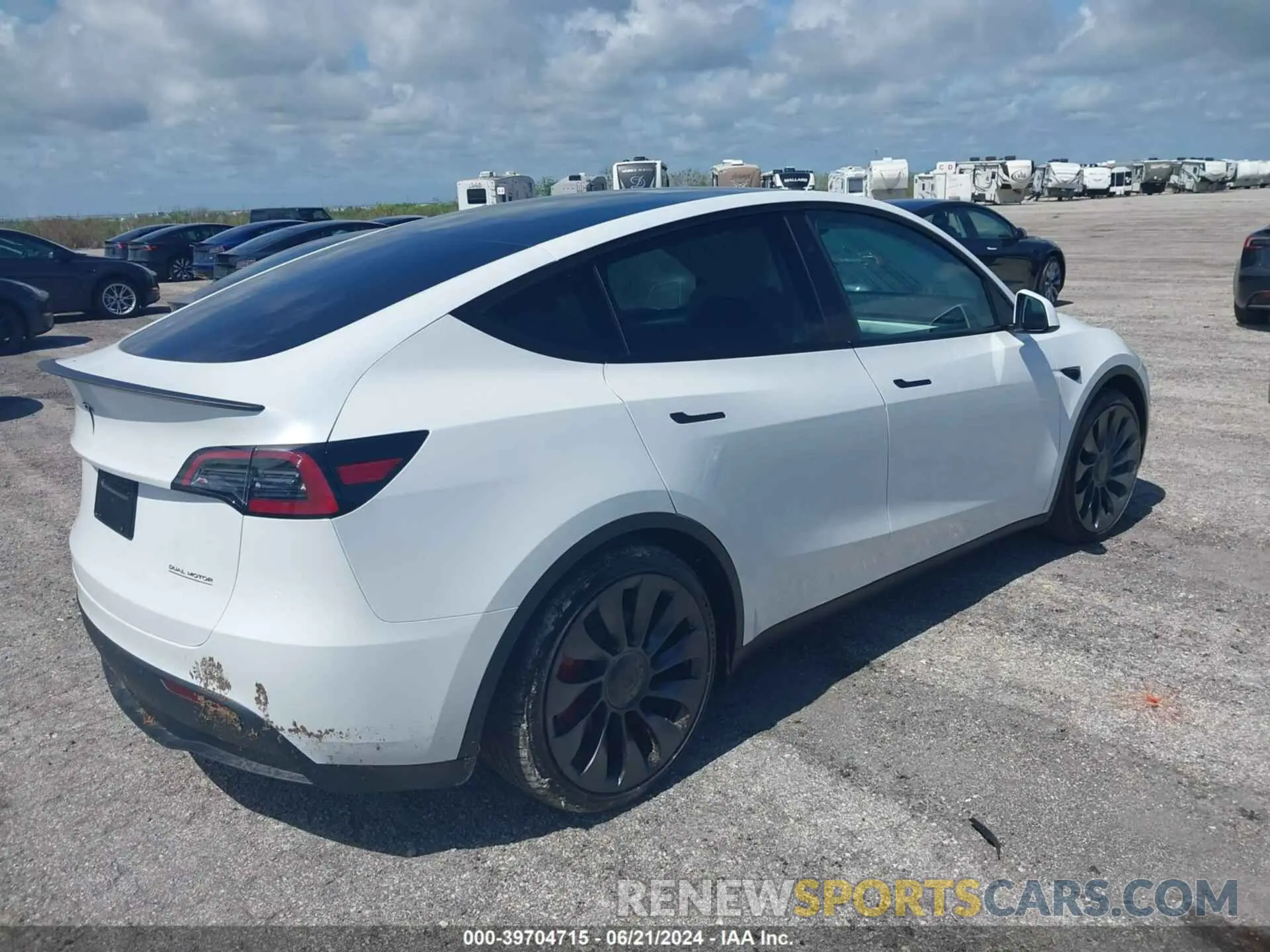 4 Photograph of a damaged car 7SAYGDEF2RA268971 TESLA MODEL Y 2024