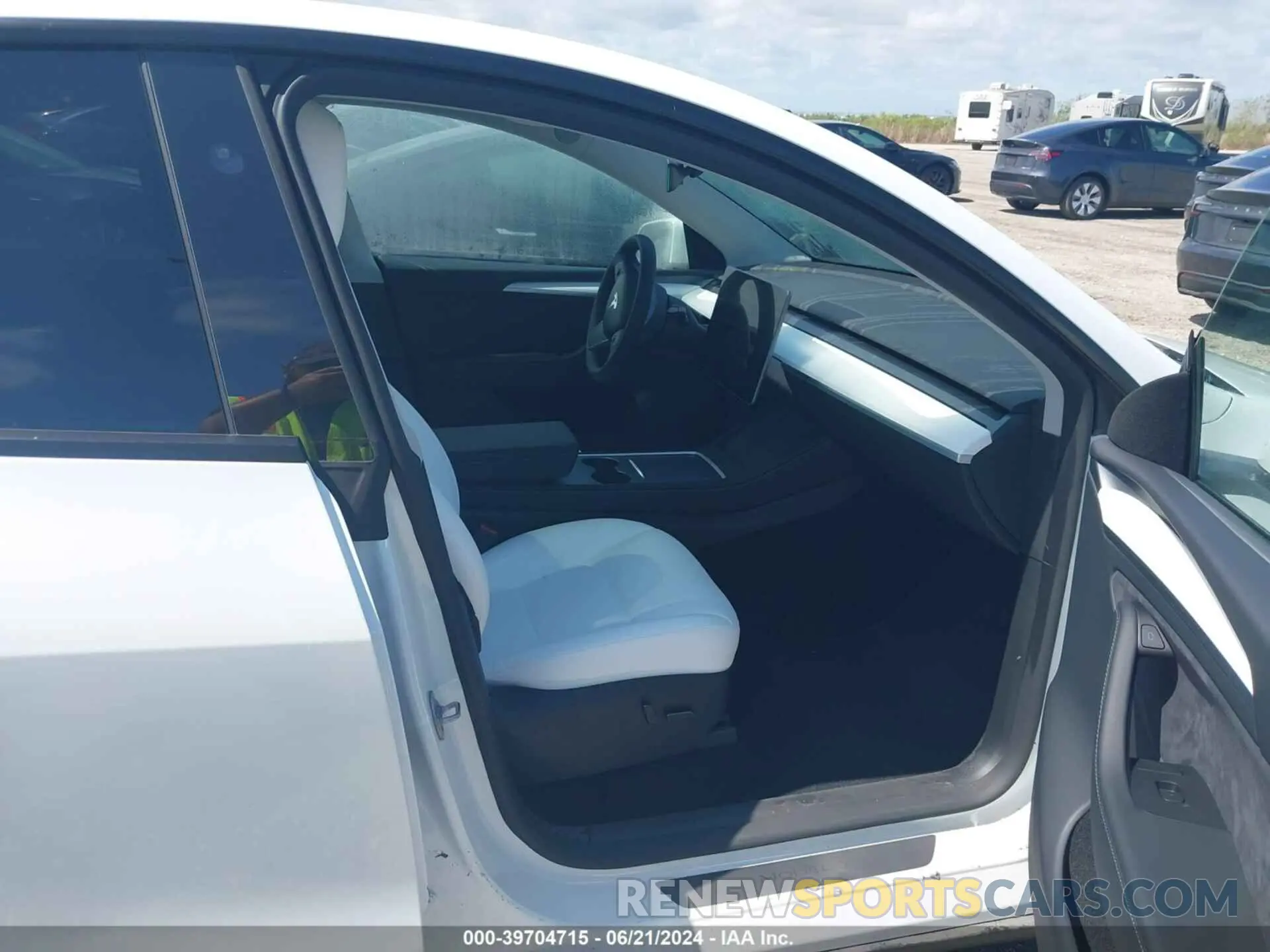 5 Photograph of a damaged car 7SAYGDEF2RA268971 TESLA MODEL Y 2024