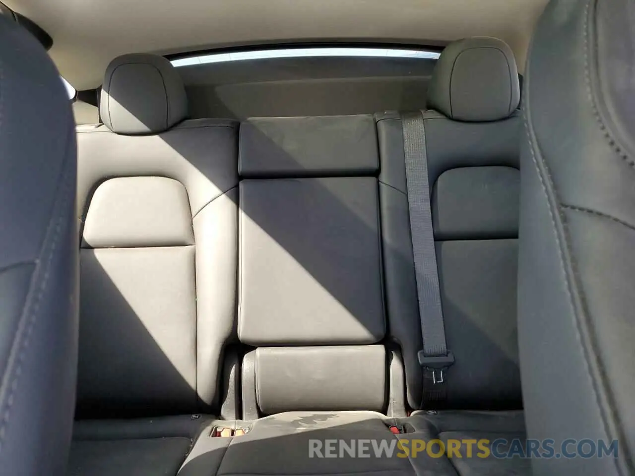 10 Photograph of a damaged car 7SAYGDEF2RF082060 TESLA MODEL Y 2024