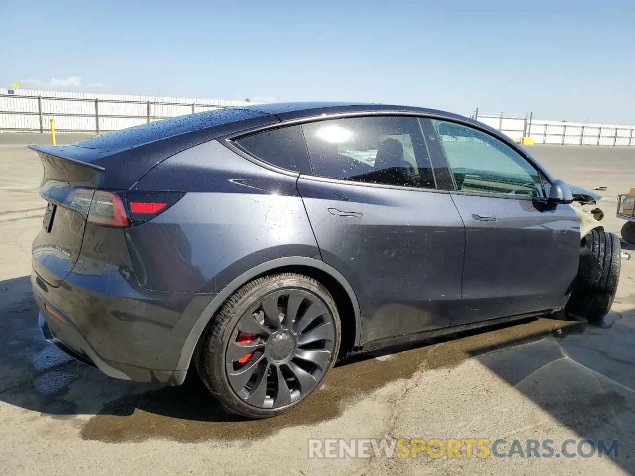 3 Photograph of a damaged car 7SAYGDEF2RF082060 TESLA MODEL Y 2024