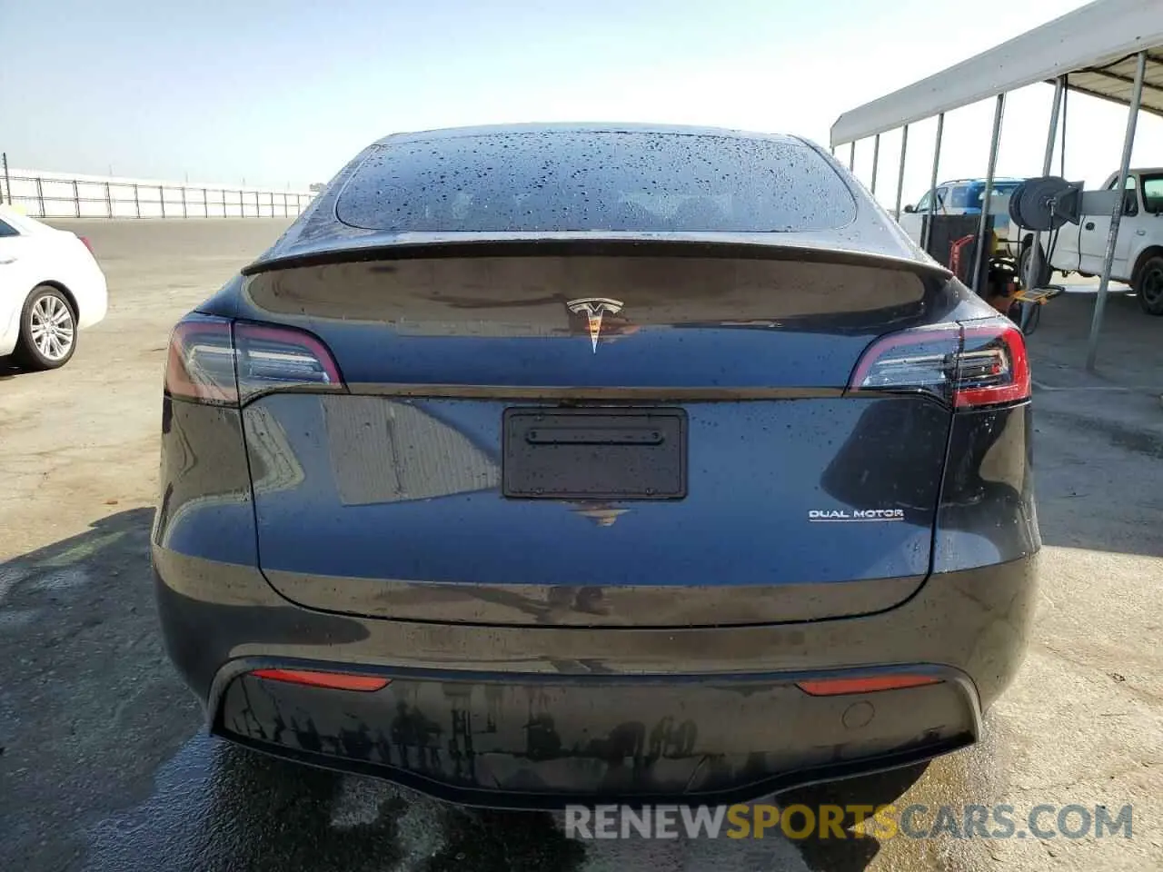 6 Photograph of a damaged car 7SAYGDEF2RF082060 TESLA MODEL Y 2024
