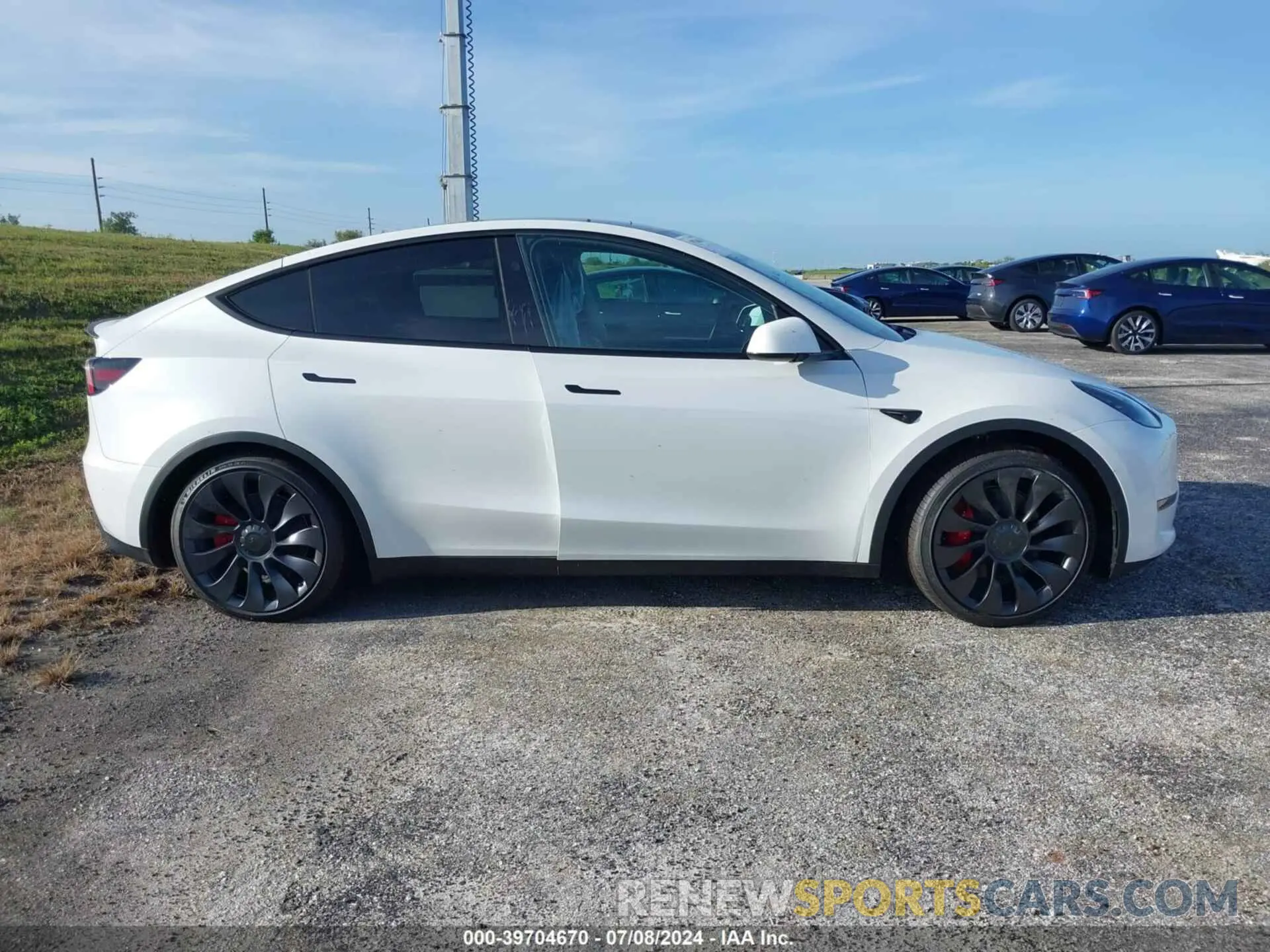 13 Photograph of a damaged car 7SAYGDEF3RA267652 TESLA MODEL Y 2024