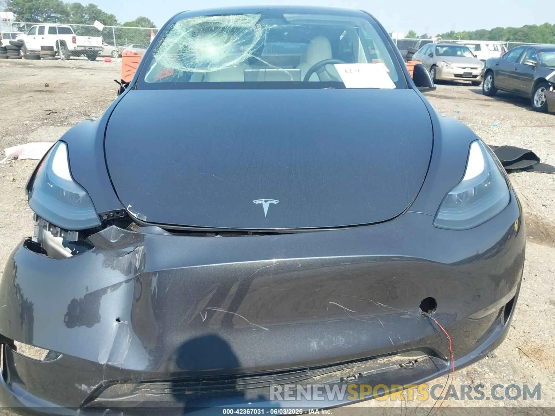 11 Photograph of a damaged car 7SAYGDEF3RA312959 TESLA MODEL Y 2024