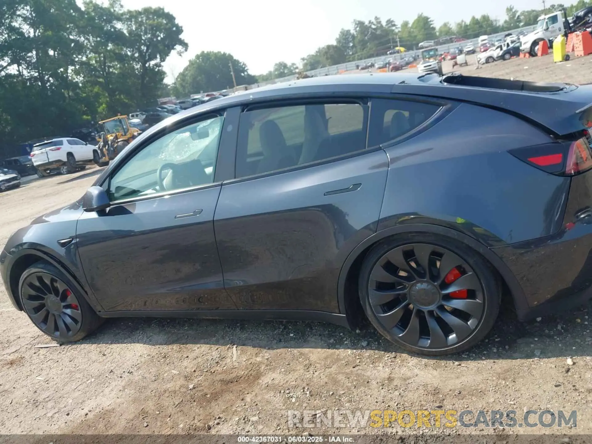 13 Photograph of a damaged car 7SAYGDEF3RA312959 TESLA MODEL Y 2024