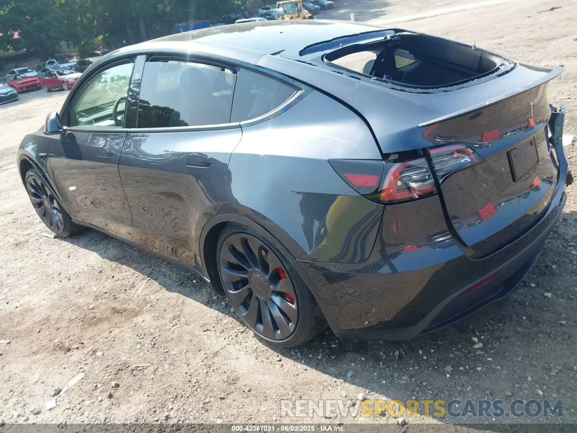3 Photograph of a damaged car 7SAYGDEF3RA312959 TESLA MODEL Y 2024
