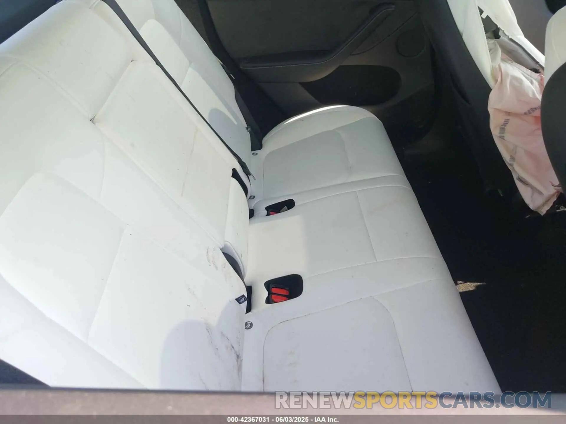 8 Photograph of a damaged car 7SAYGDEF3RA312959 TESLA MODEL Y 2024