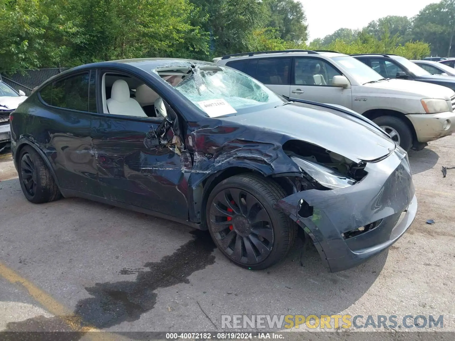 1 Photograph of a damaged car 7SAYGDEF3RF022885 TESLA MODEL Y 2024