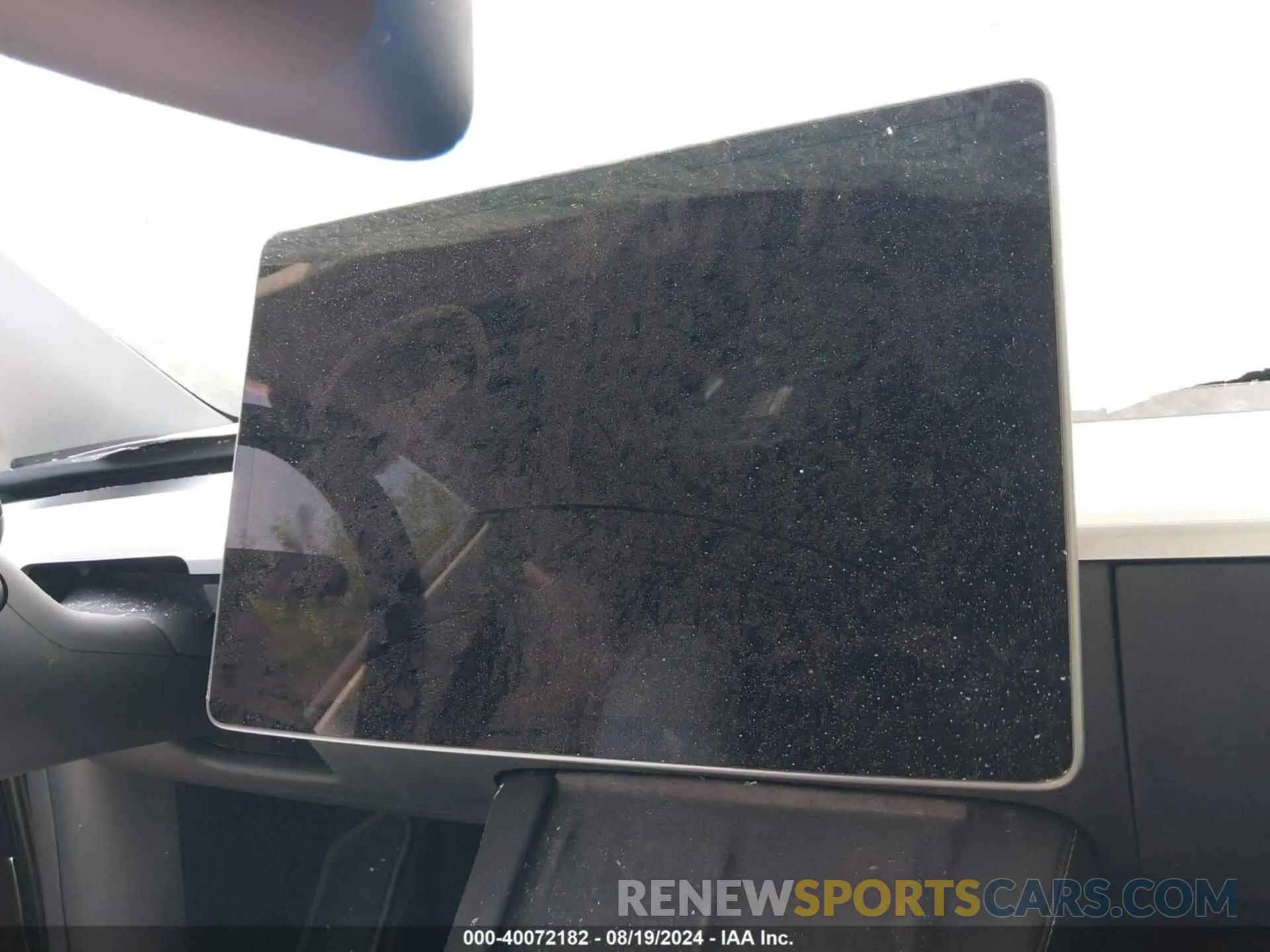16 Photograph of a damaged car 7SAYGDEF3RF022885 TESLA MODEL Y 2024