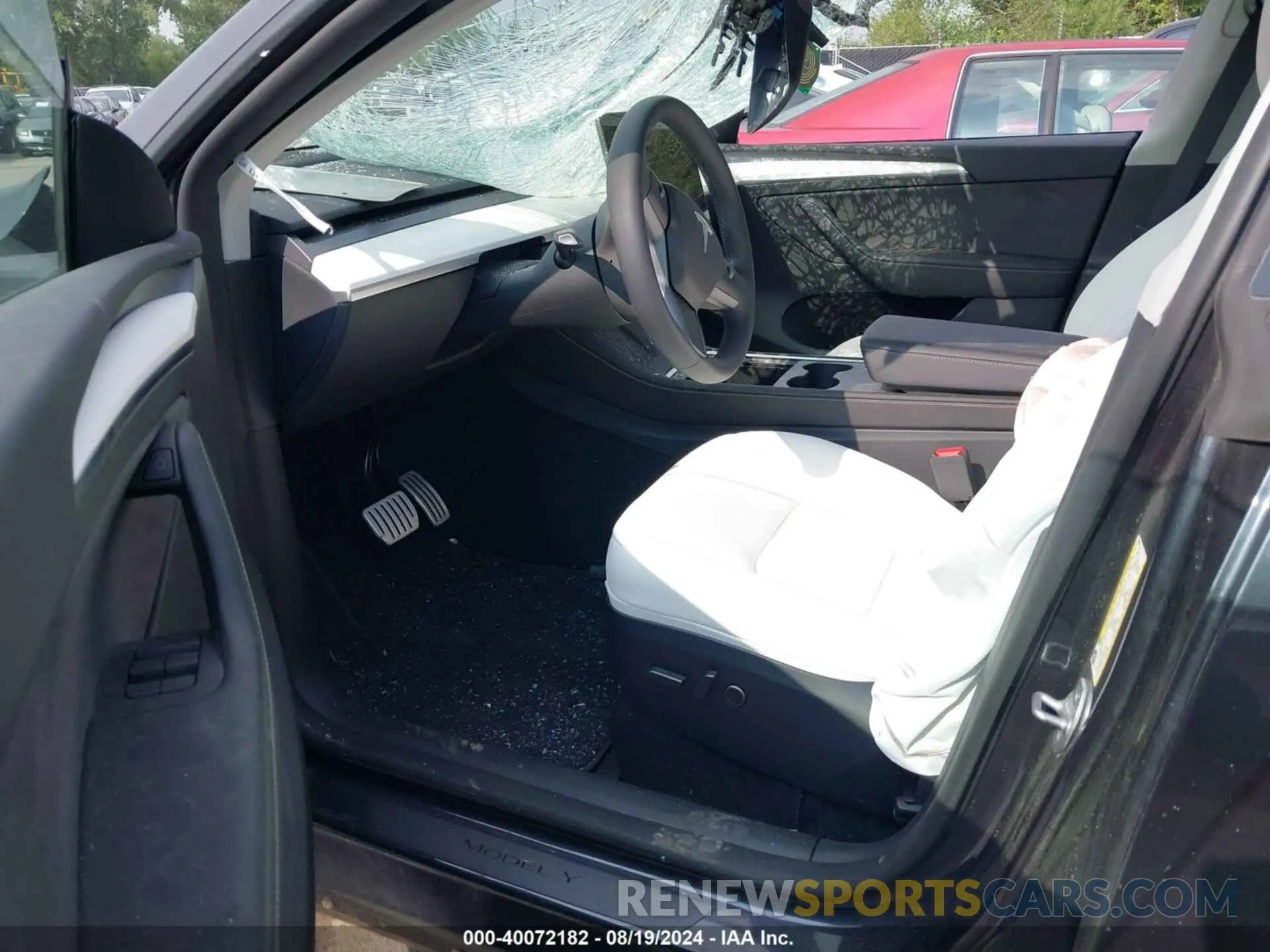5 Photograph of a damaged car 7SAYGDEF3RF022885 TESLA MODEL Y 2024