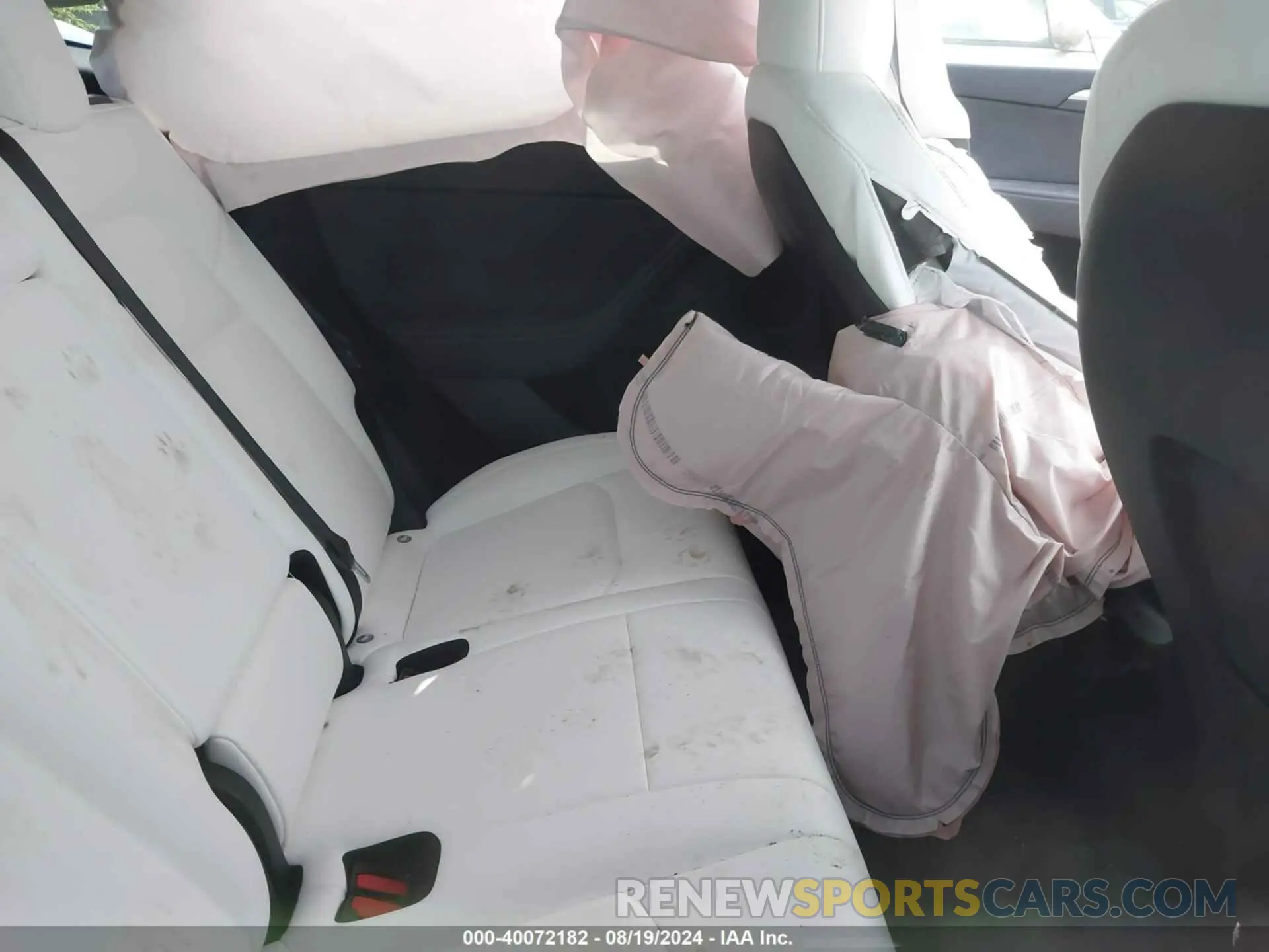 8 Photograph of a damaged car 7SAYGDEF3RF022885 TESLA MODEL Y 2024