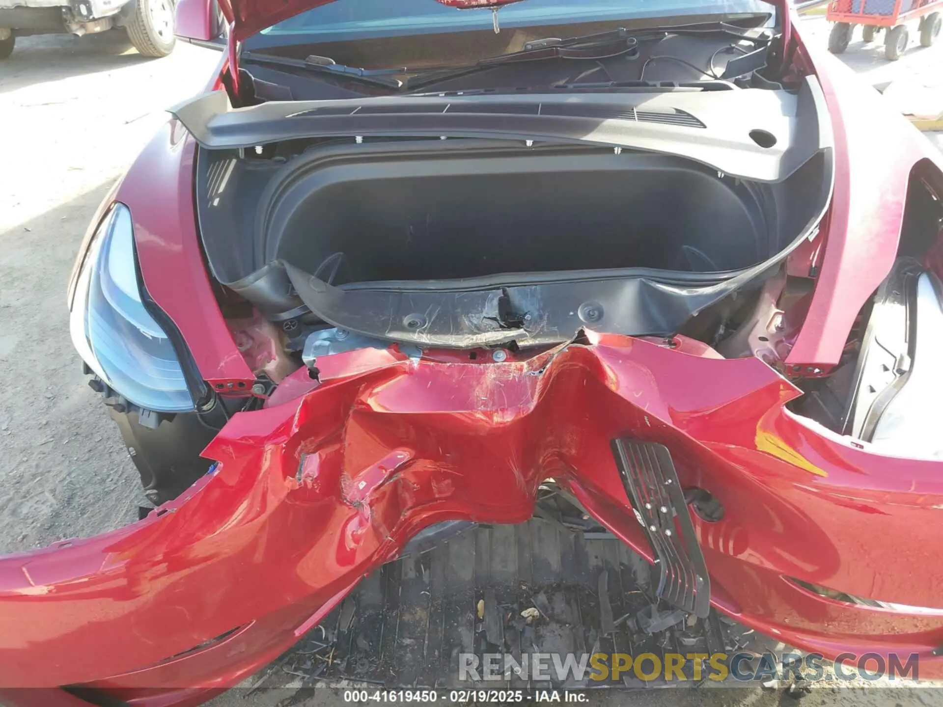 10 Photograph of a damaged car 7SAYGDEF3RF032980 TESLA MODEL Y 2024