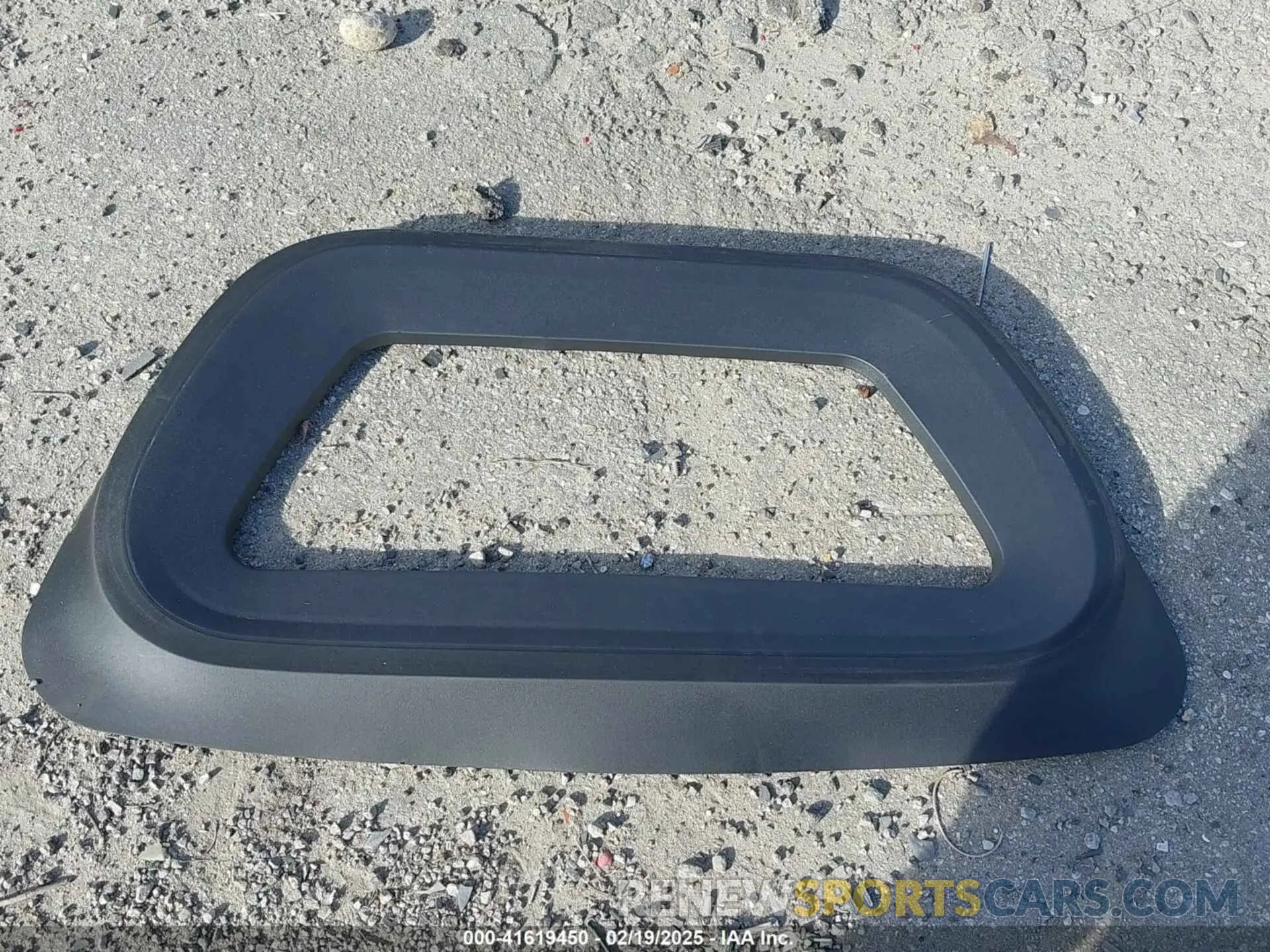 12 Photograph of a damaged car 7SAYGDEF3RF032980 TESLA MODEL Y 2024