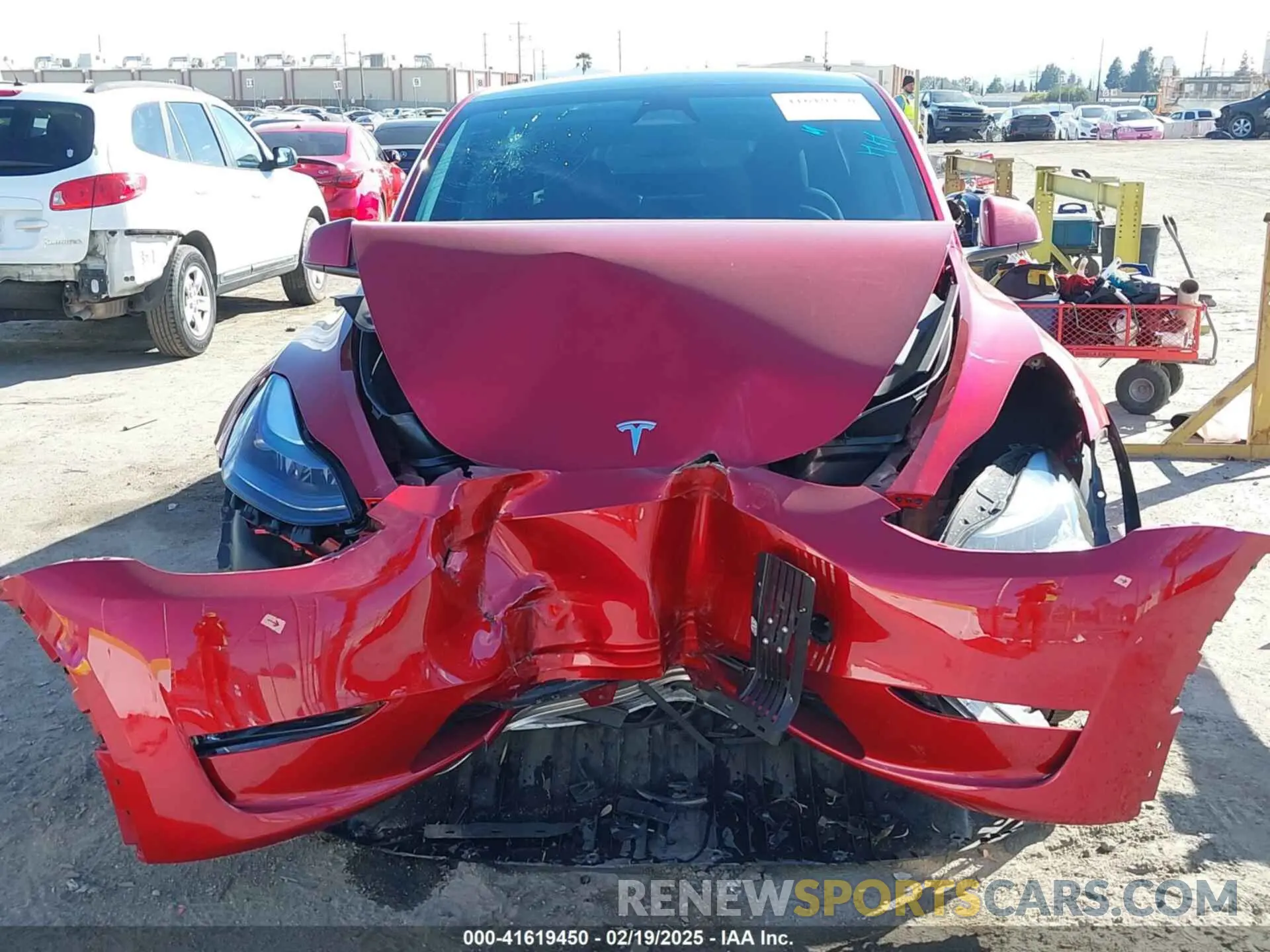 13 Photograph of a damaged car 7SAYGDEF3RF032980 TESLA MODEL Y 2024
