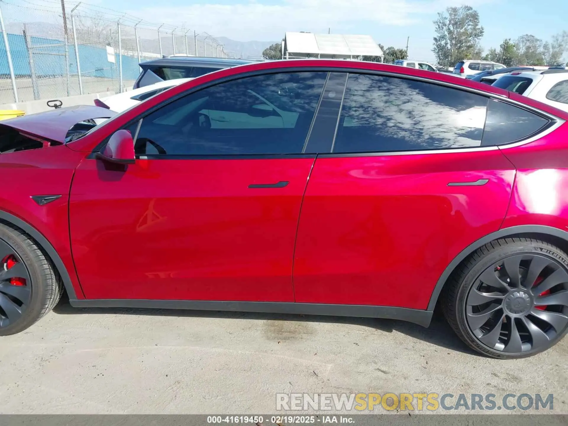 15 Photograph of a damaged car 7SAYGDEF3RF032980 TESLA MODEL Y 2024