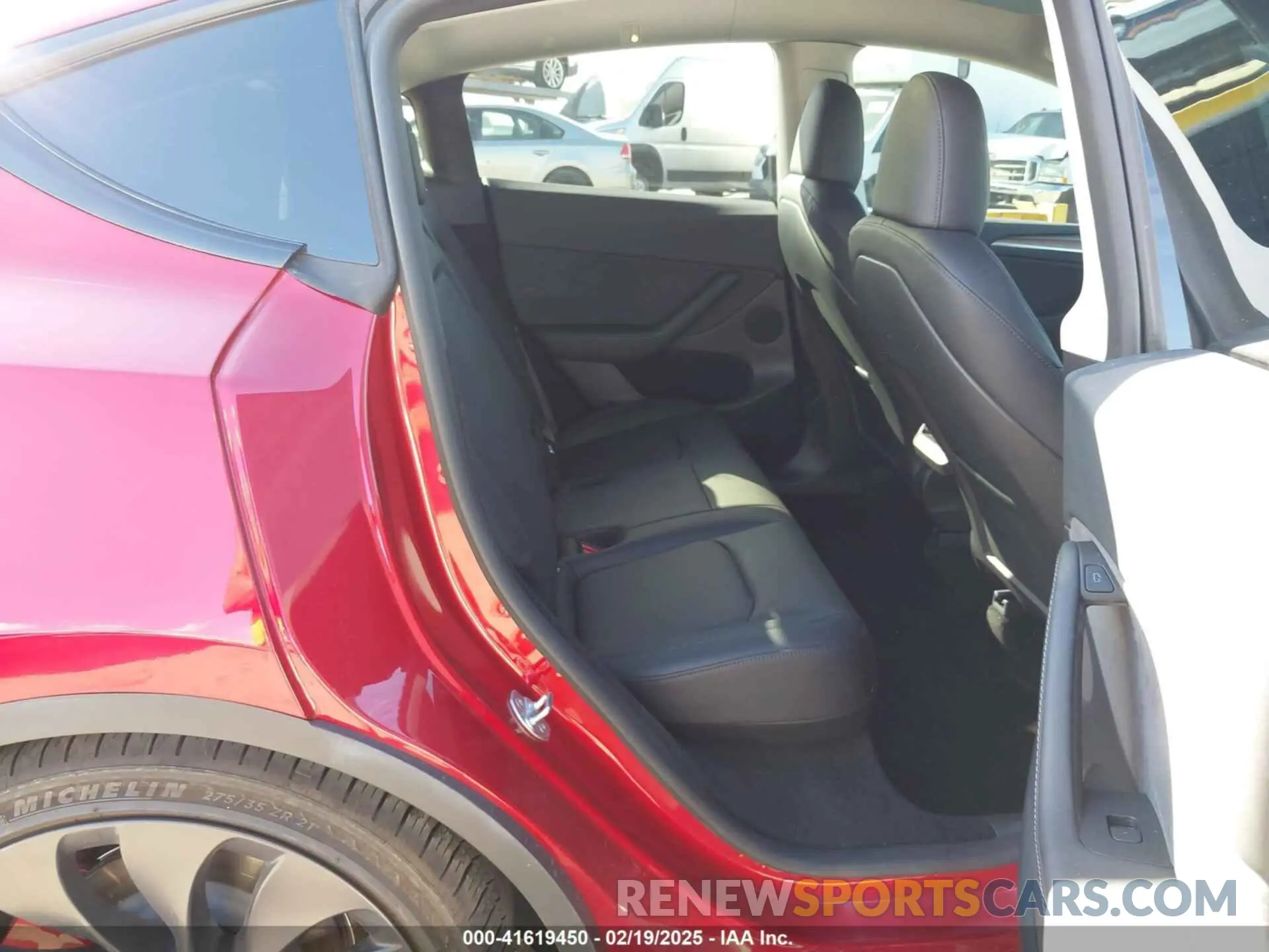 8 Photograph of a damaged car 7SAYGDEF3RF032980 TESLA MODEL Y 2024