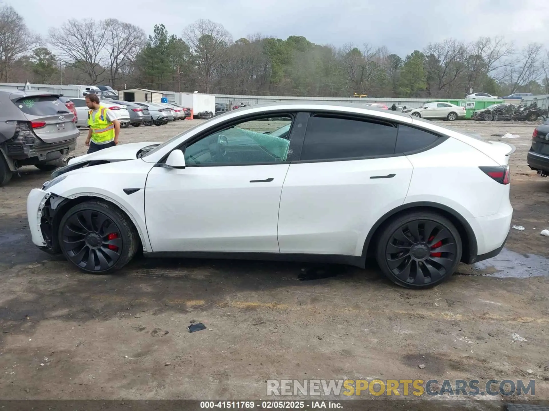 13 Photograph of a damaged car 7SAYGDEF4RA278532 TESLA MODEL Y 2024