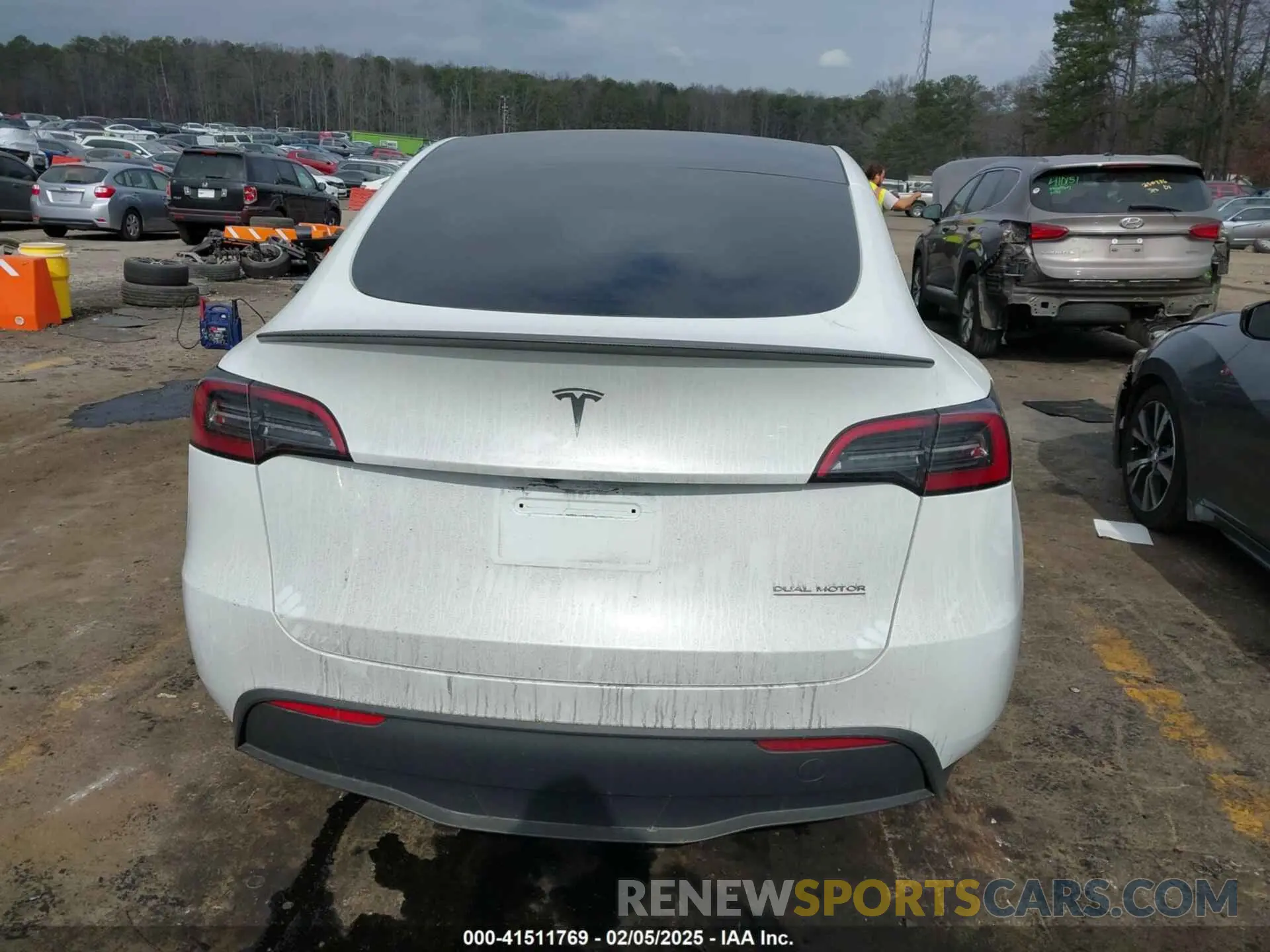15 Photograph of a damaged car 7SAYGDEF4RA278532 TESLA MODEL Y 2024