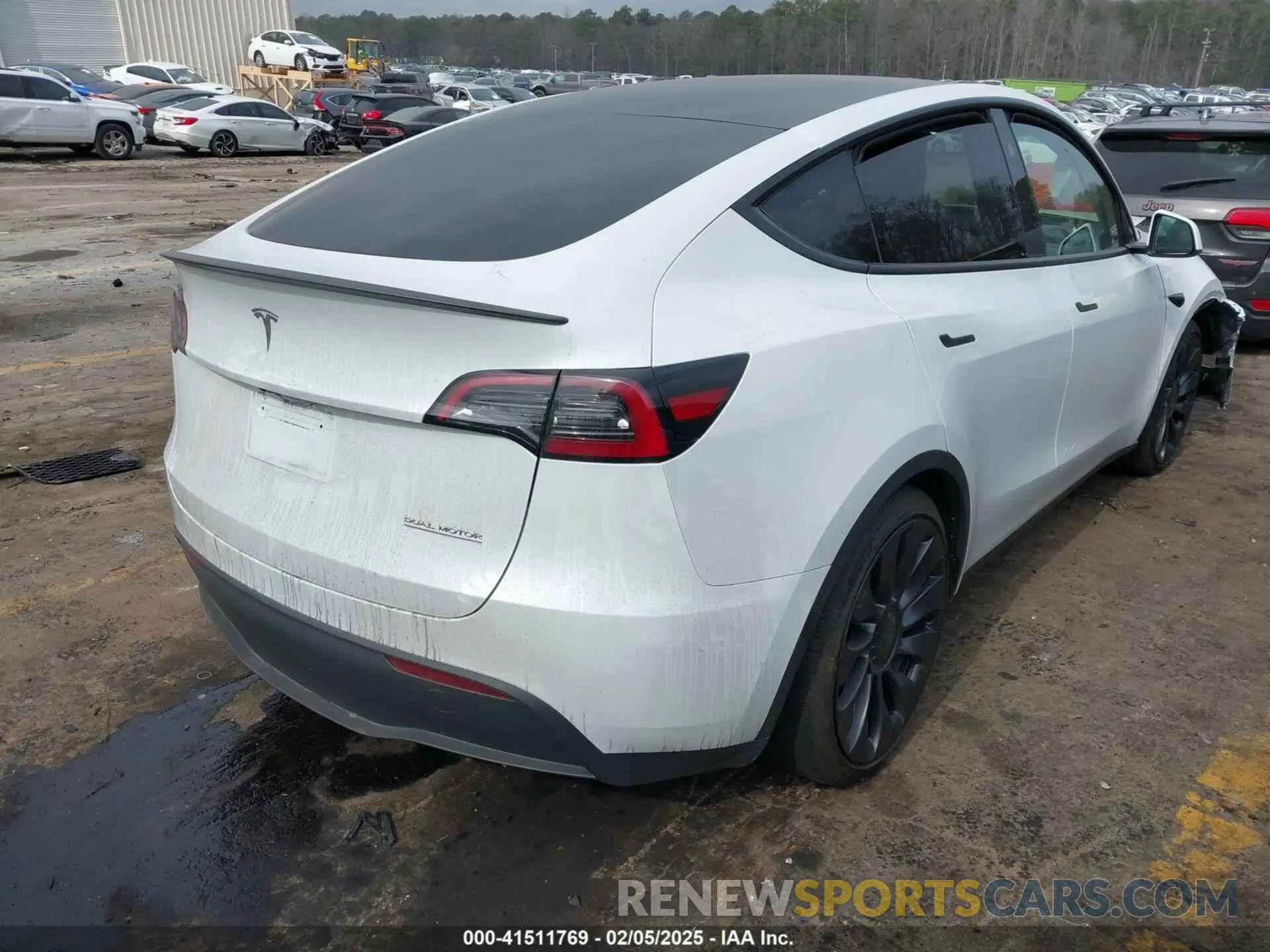 4 Photograph of a damaged car 7SAYGDEF4RA278532 TESLA MODEL Y 2024