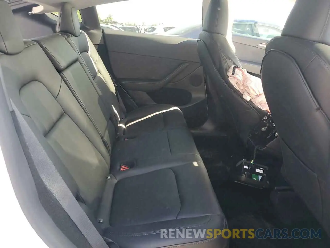 11 Photograph of a damaged car 7SAYGDEF4RF064210 TESLA MODEL Y 2024