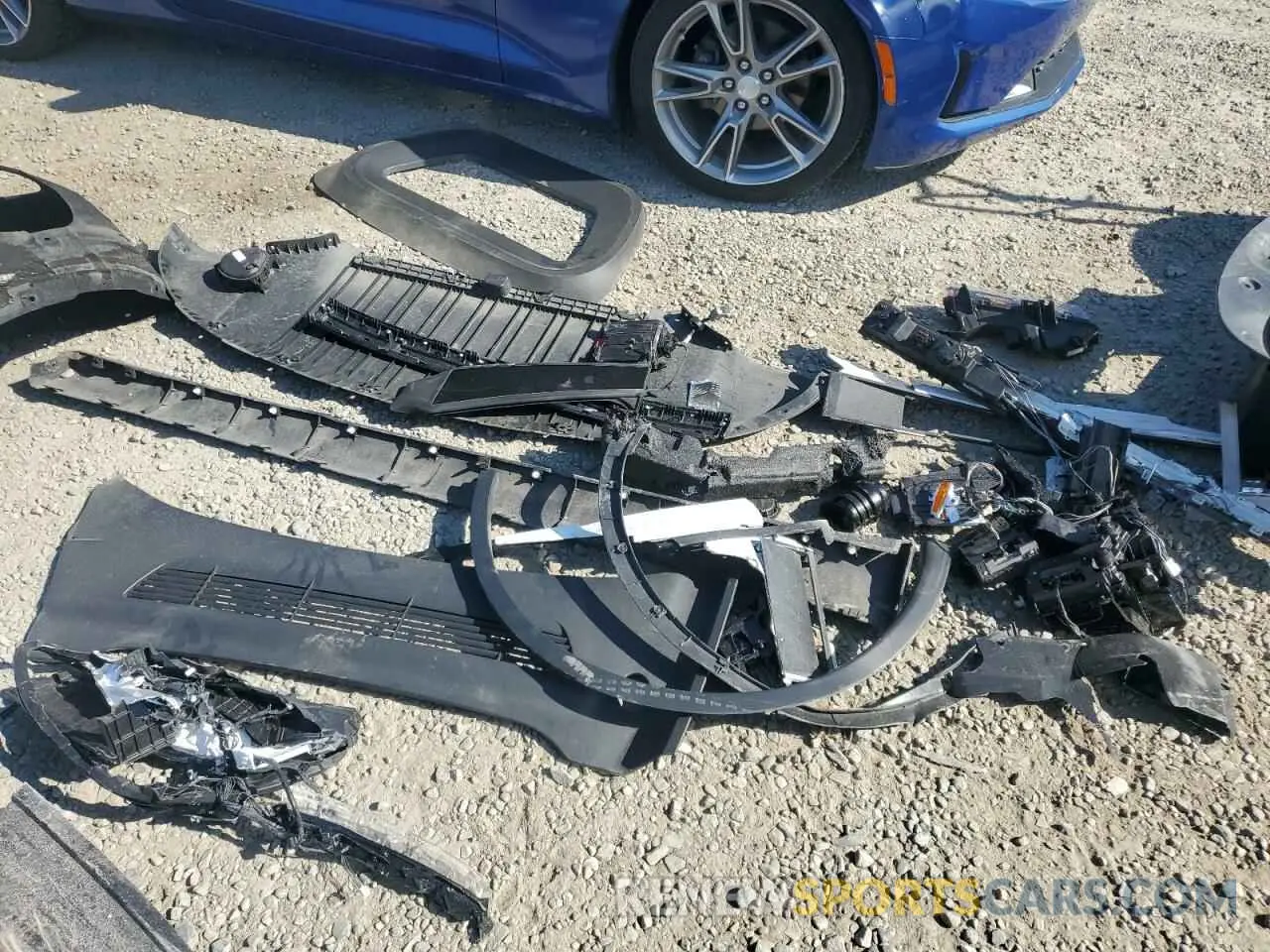 15 Photograph of a damaged car 7SAYGDEF4RF064210 TESLA MODEL Y 2024